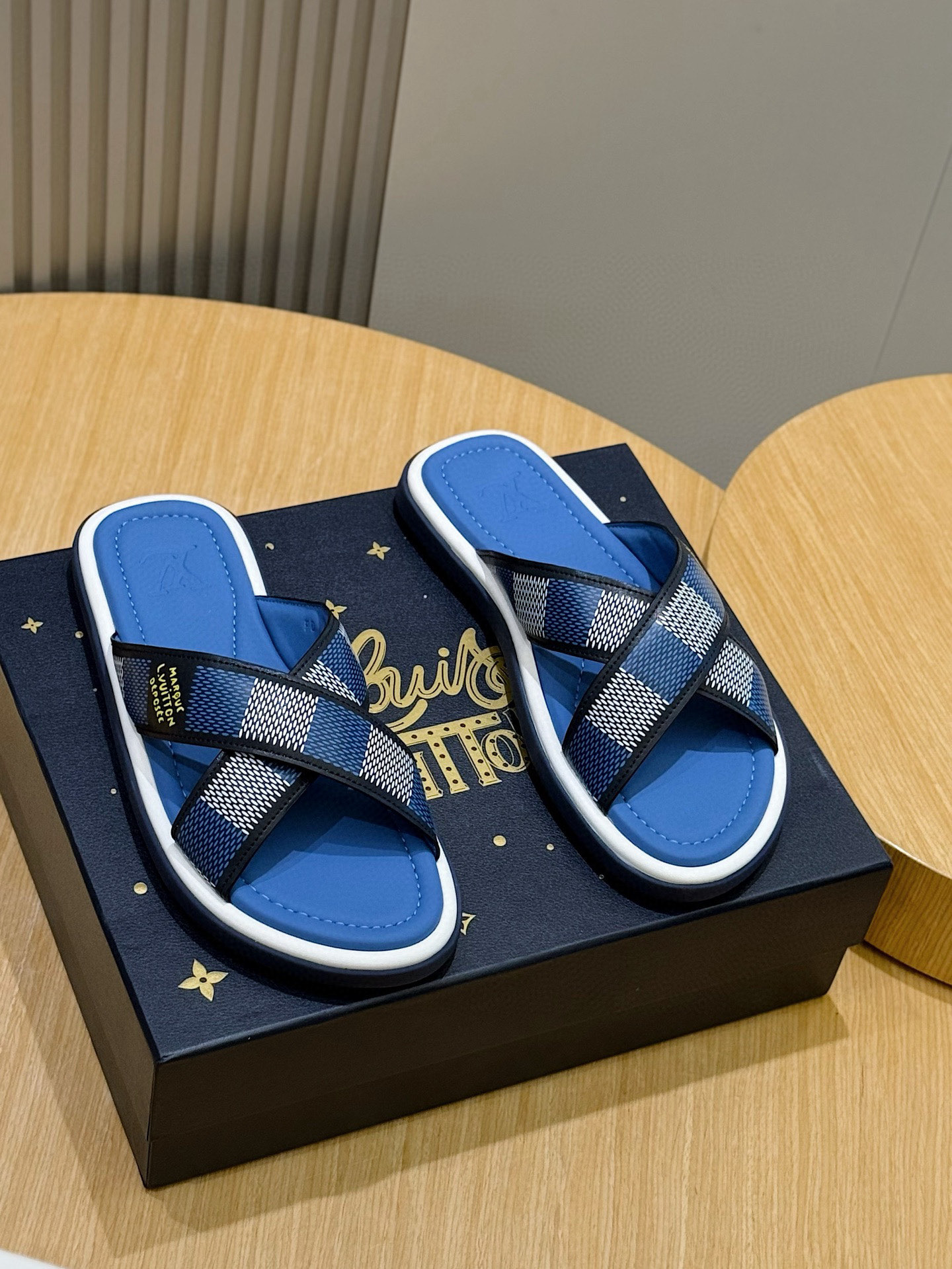 루이비통(LV) 워터프론트(Waterfront) 모노그램 워터프루프 슬리퍼 신발