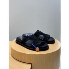 루이비통(LV) 오아시스(OASIS) 모노그램 스웨이드 뮬 슬리퍼 샌들 신발