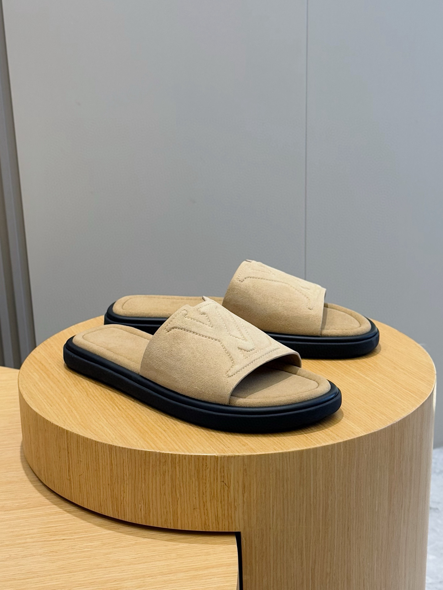 루이비통(LV) 워터프론트(Waterfront) 모노그램 워터프루프 슬리퍼 신발