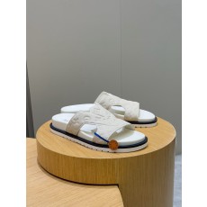 루이비통(LV) 오아시스(OASIS) 모노그램 스웨이드 뮬 슬리퍼 샌들 신발