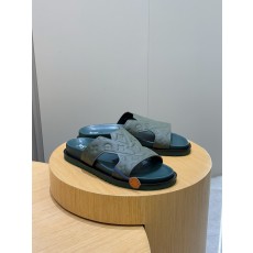 루이비통(LV) 오아시스(OASIS) 모노그램 스웨이드 뮬 슬리퍼 샌들 신발