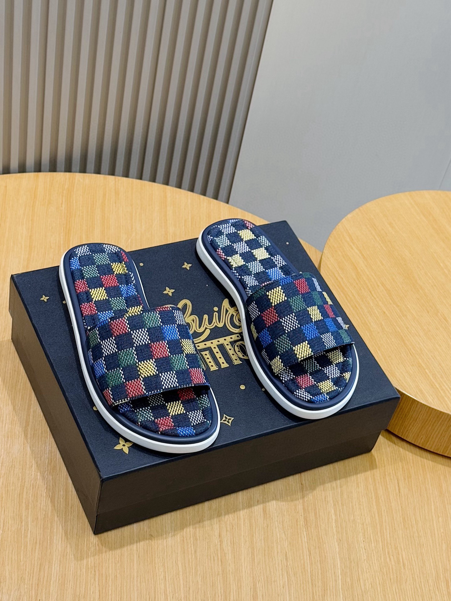 루이비통(LV) 워터프론트(Waterfront) 모노그램 워터프루프 슬리퍼 신발