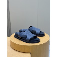 루이비통(LV) 오아시스(OASIS) 모노그램 스웨이드 뮬 슬리퍼 샌들 신발