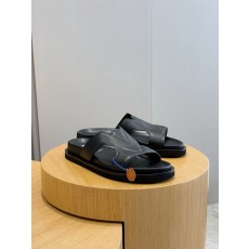 루이비통(LV) 오아시스(OASIS) 모노그램 스웨이드 뮬 슬리퍼 샌들 신발