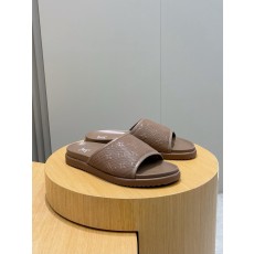 루이비통(LV) 오아시스(OASIS) 모노그램 스웨이드 뮬 슬리퍼 샌들 신발