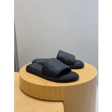 루이비통(LV) 워터프론트(Waterfront) 모노그램 워터프루프 슬리퍼 신발