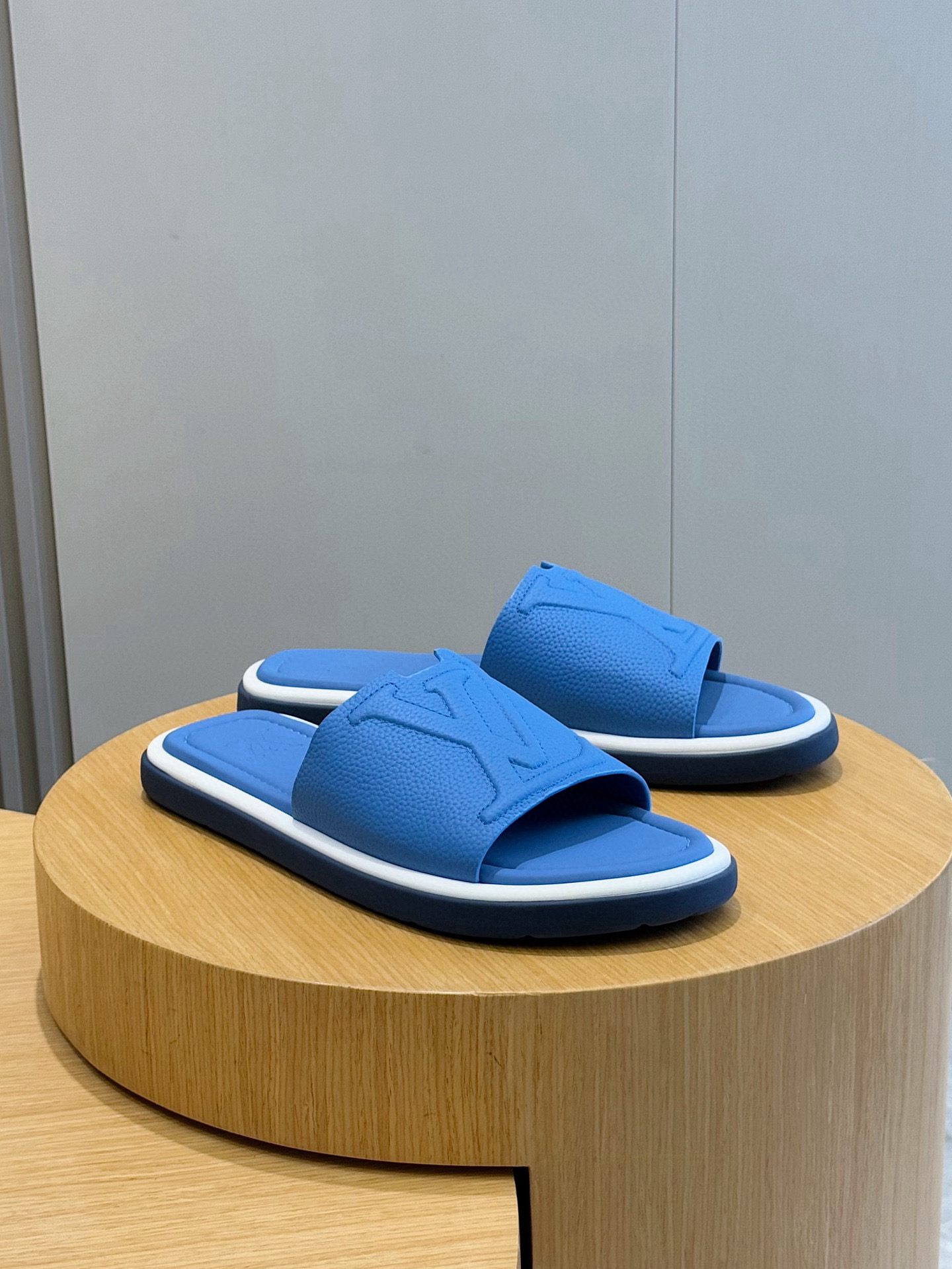 루이비통(LV) 워터프론트(Waterfront) 모노그램 워터프루프 슬리퍼 신발