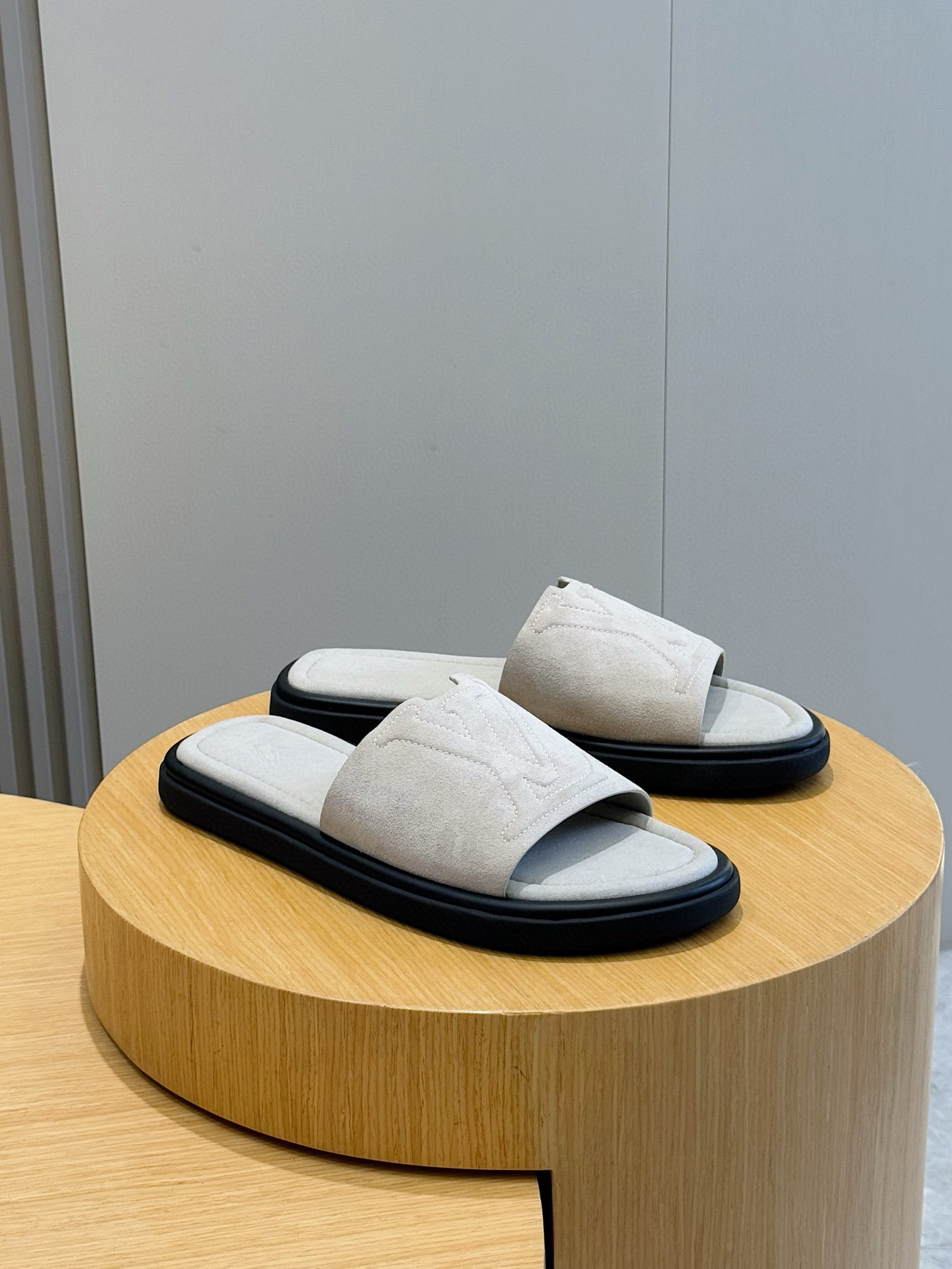 루이비통(LV) 워터프론트(Waterfront) 모노그램 워터프루프 슬리퍼 신발