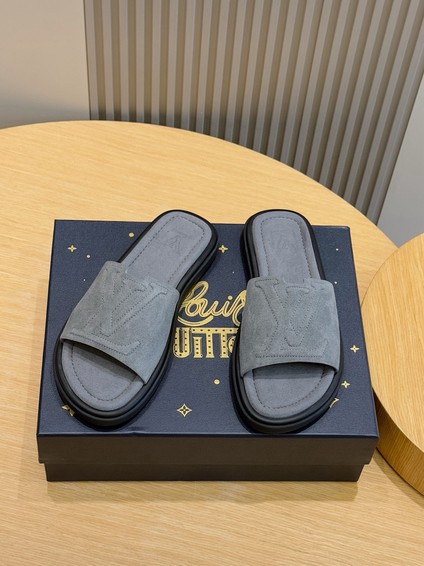 루이비통(LV) 워터프론트(Waterfront) 모노그램 워터프루프 슬리퍼 신발