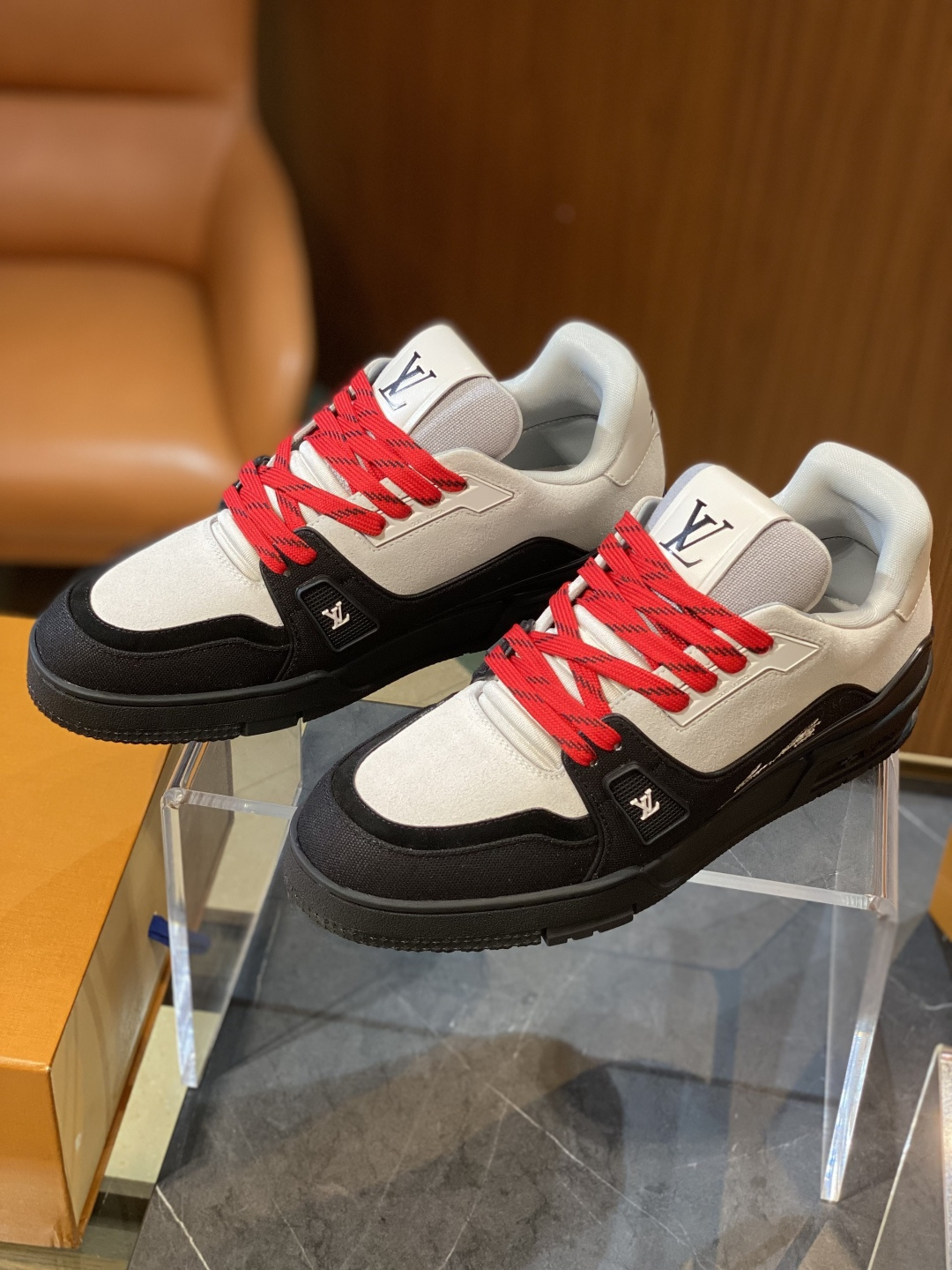 루이비통(LV) 트레이너(Trainer) 스웨이드 콤비 하이크 스니커즈 신발