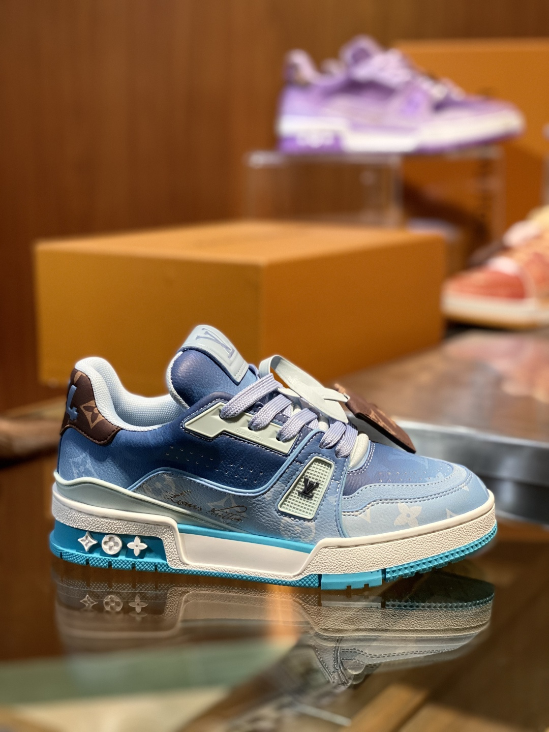 루이비통(LV) 트레이너(Trainer) 스웨이드 콤비 하이크 스니커즈 신발