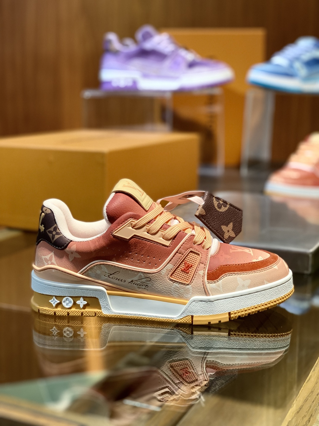 루이비통(LV) 트레이너(Trainer) 스웨이드 콤비 하이크 스니커즈 신발