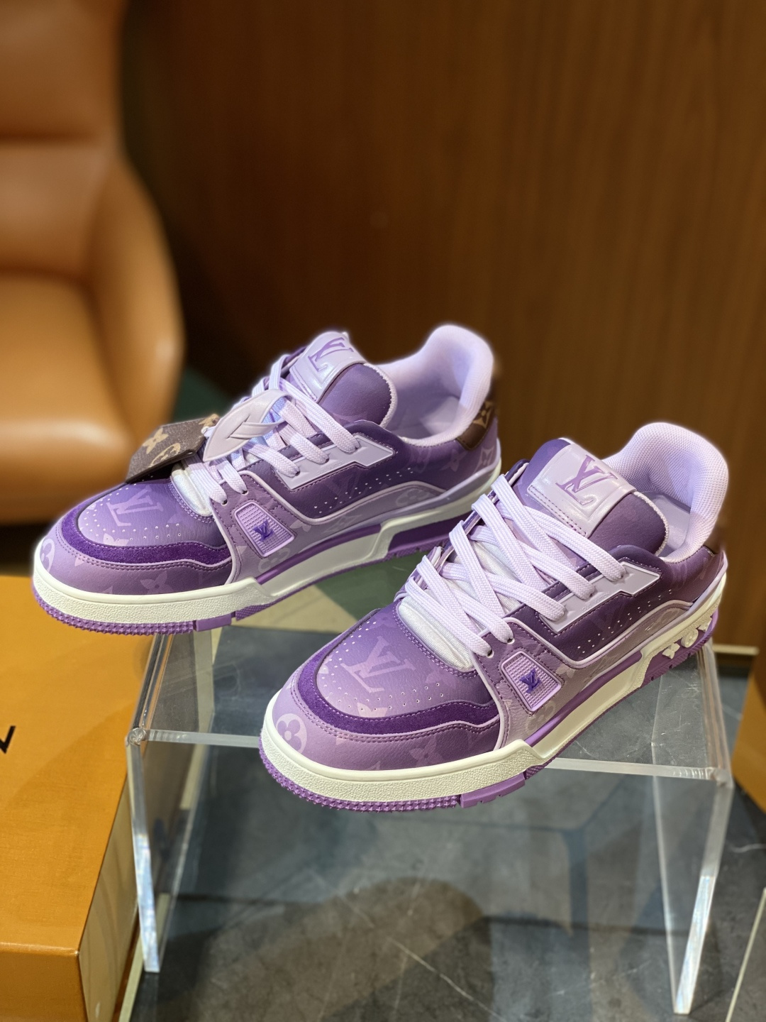 루이비통(LV) 트레이너(Trainer) 스웨이드 콤비 하이크 스니커즈 신발