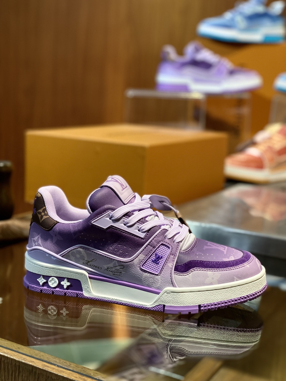 루이비통(LV) 트레이너(Trainer) 스웨이드 콤비 하이크 스니커즈 신발