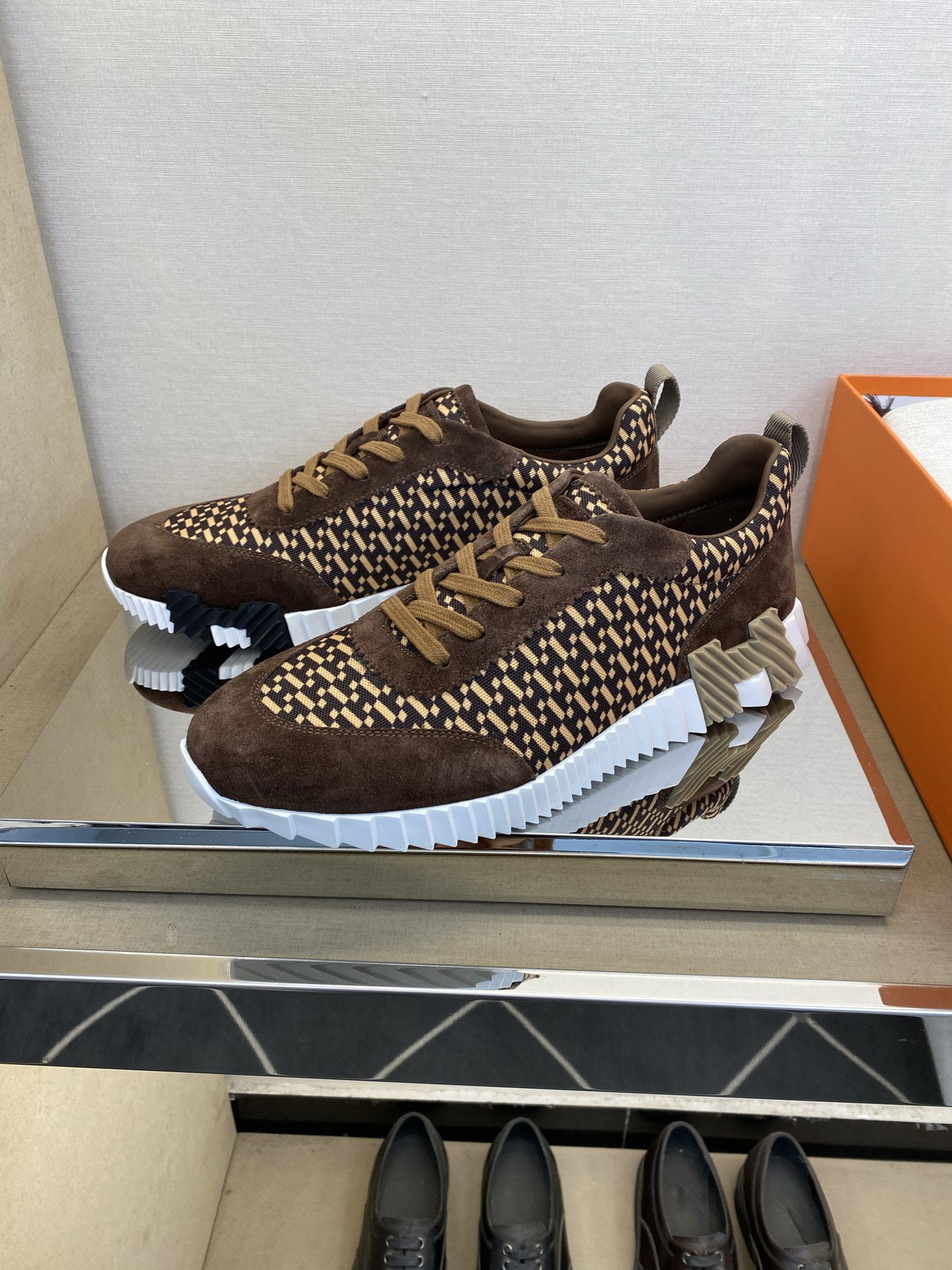 에르메스(Hermes) 클래식 테크니컬 나일론 & 스웨이드 스니커즈 신발