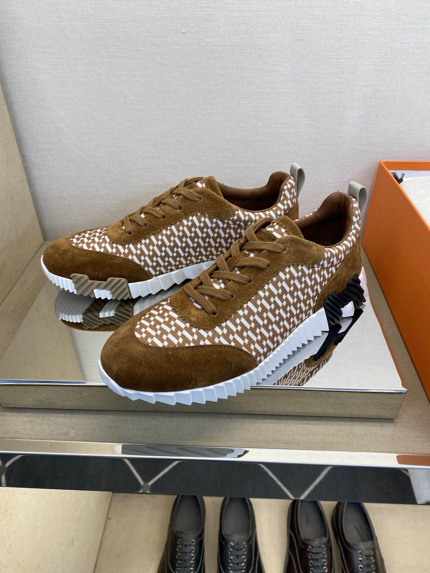 에르메스(Hermes) 클래식 테크니컬 나일론 & 스웨이드 스니커즈 신발