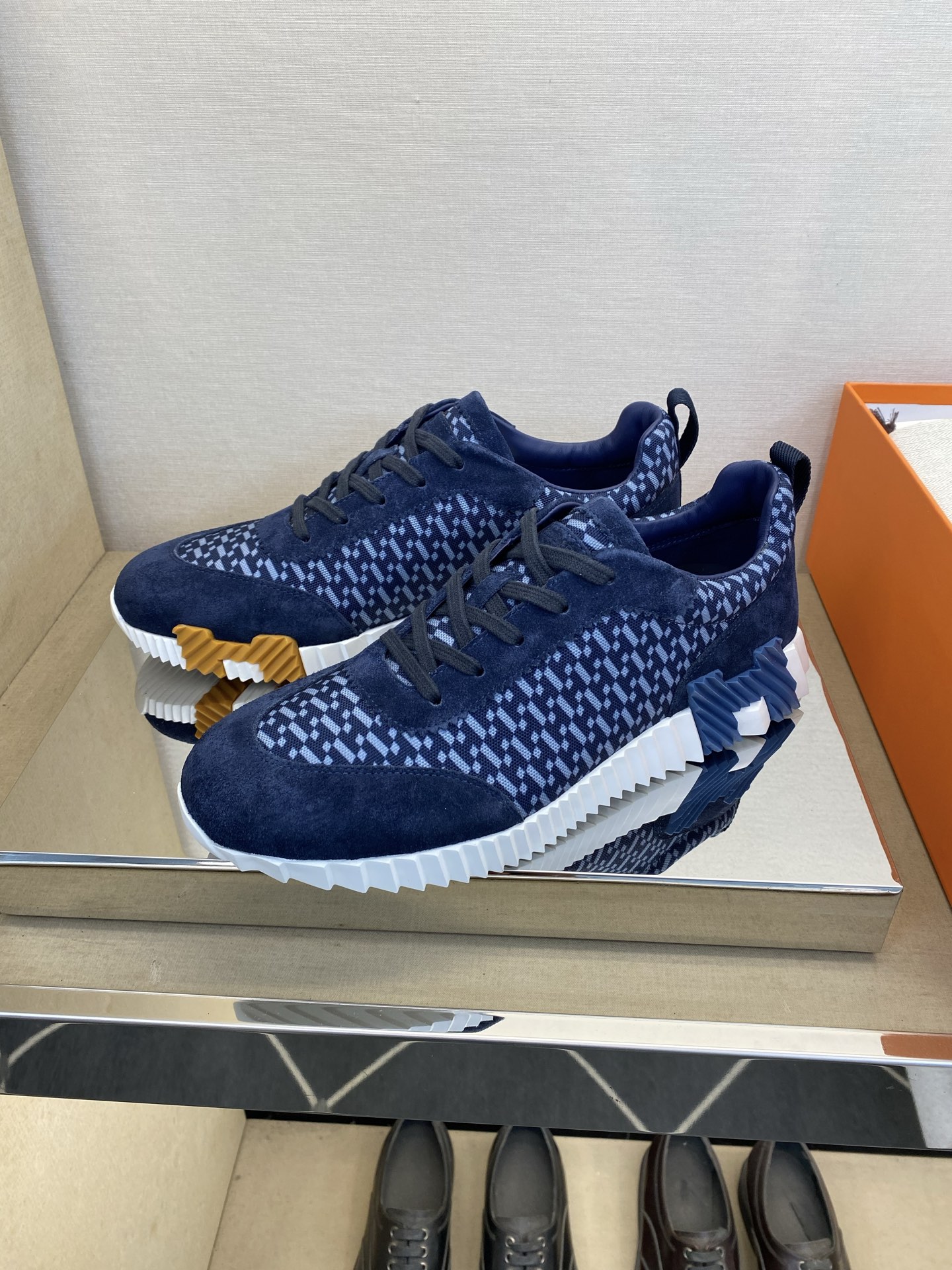 에르메스(Hermes) 클래식 테크니컬 나일론 & 스웨이드 스니커즈 신발