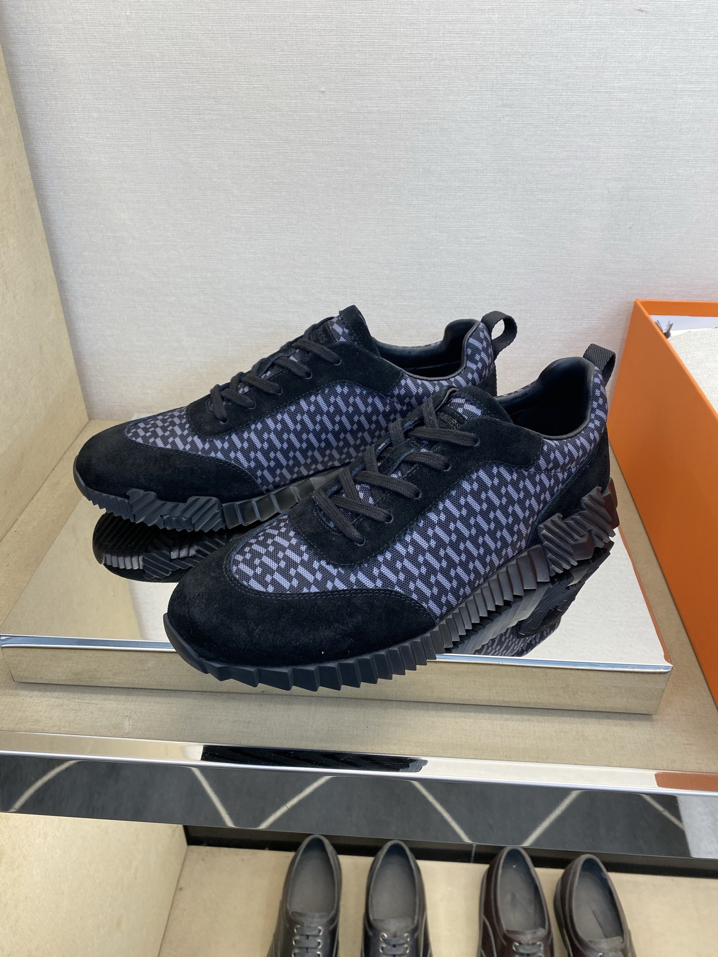 에르메스(Hermes) 클래식 테크니컬 나일론 & 스웨이드 스니커즈 신발