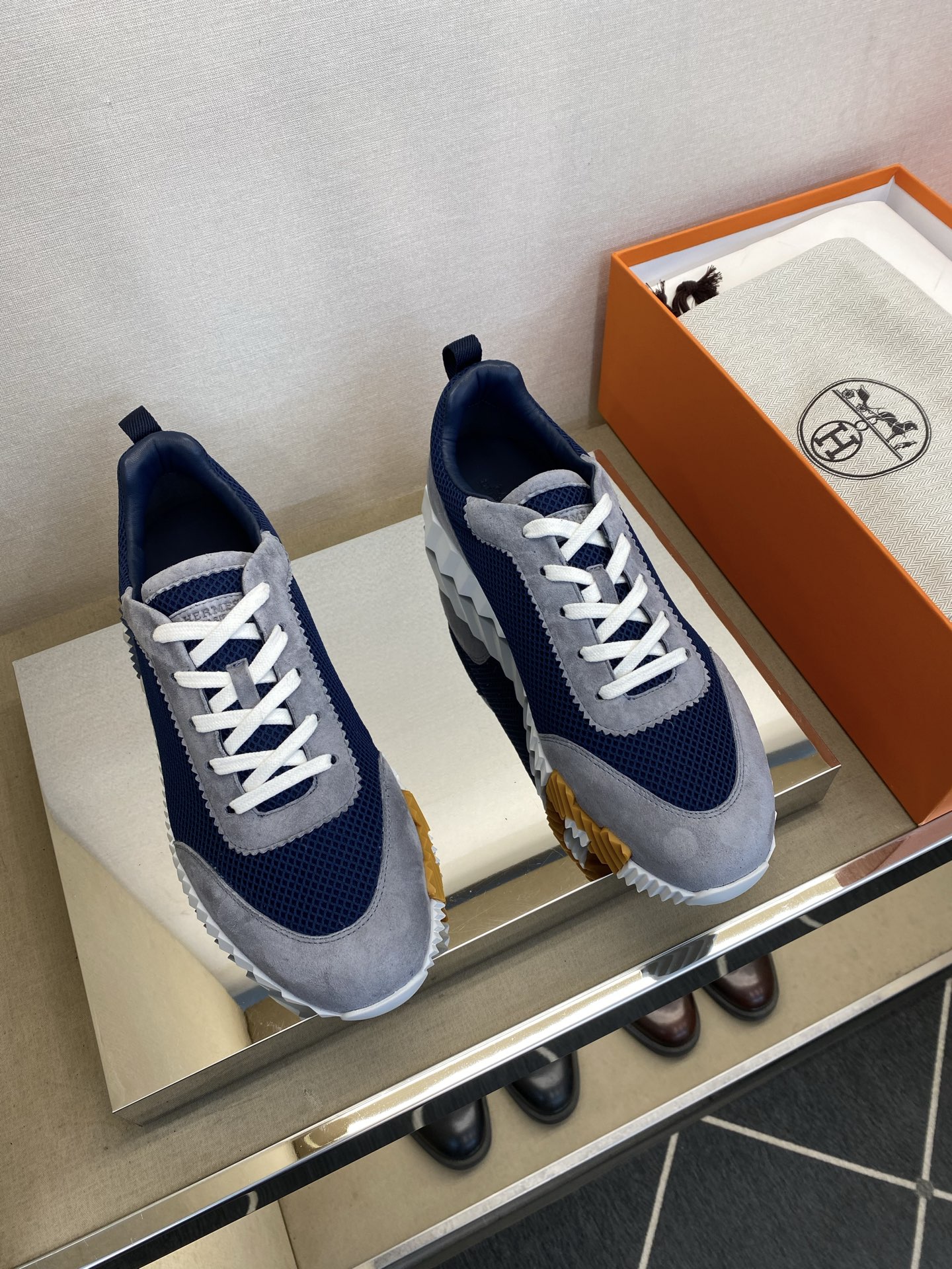 에르메스(Hermes) 클래식 테크니컬 나일론 & 스웨이드 스니커즈 신발