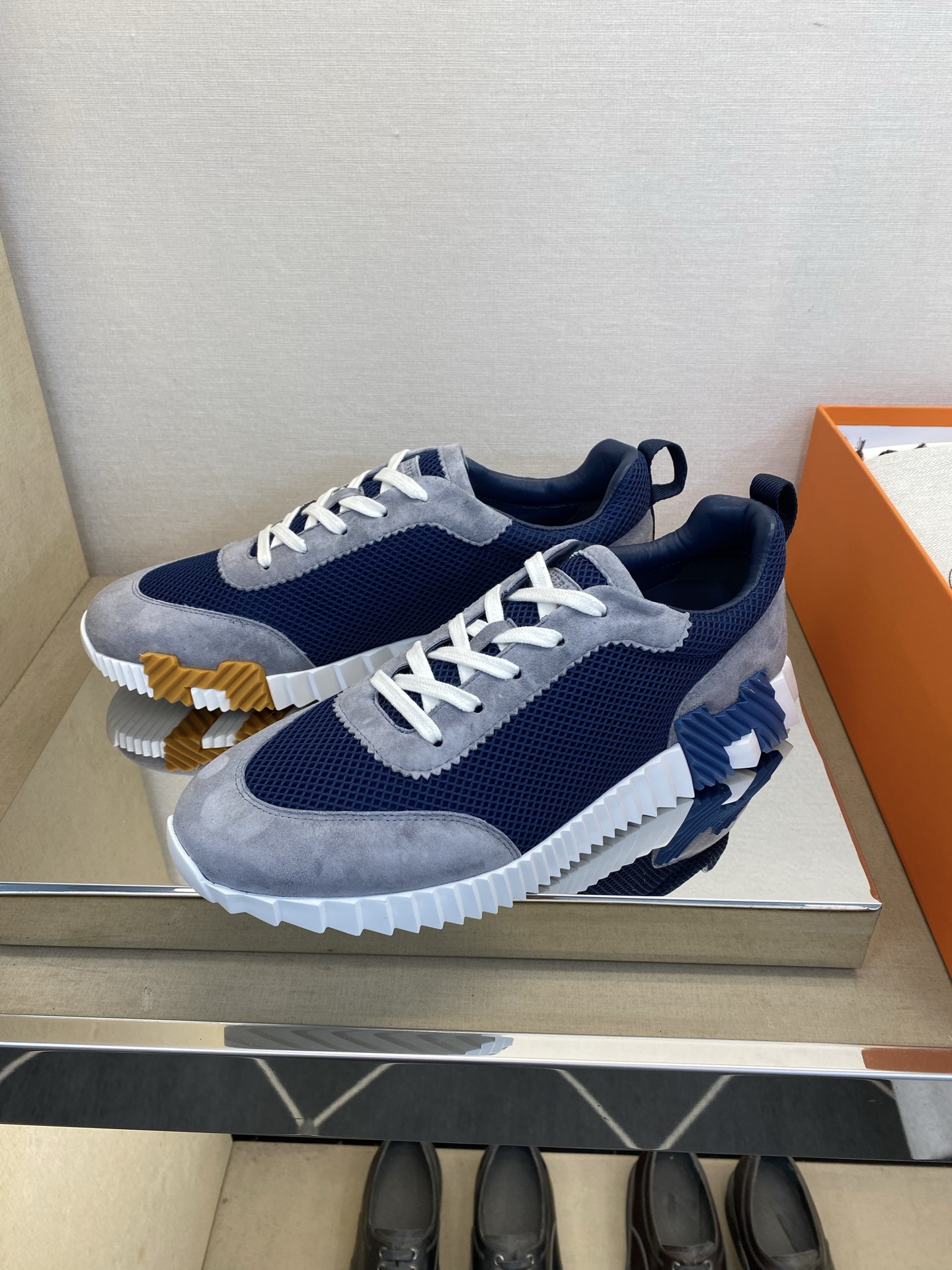 에르메스(Hermes) 클래식 테크니컬 나일론 & 스웨이드 스니커즈 신발