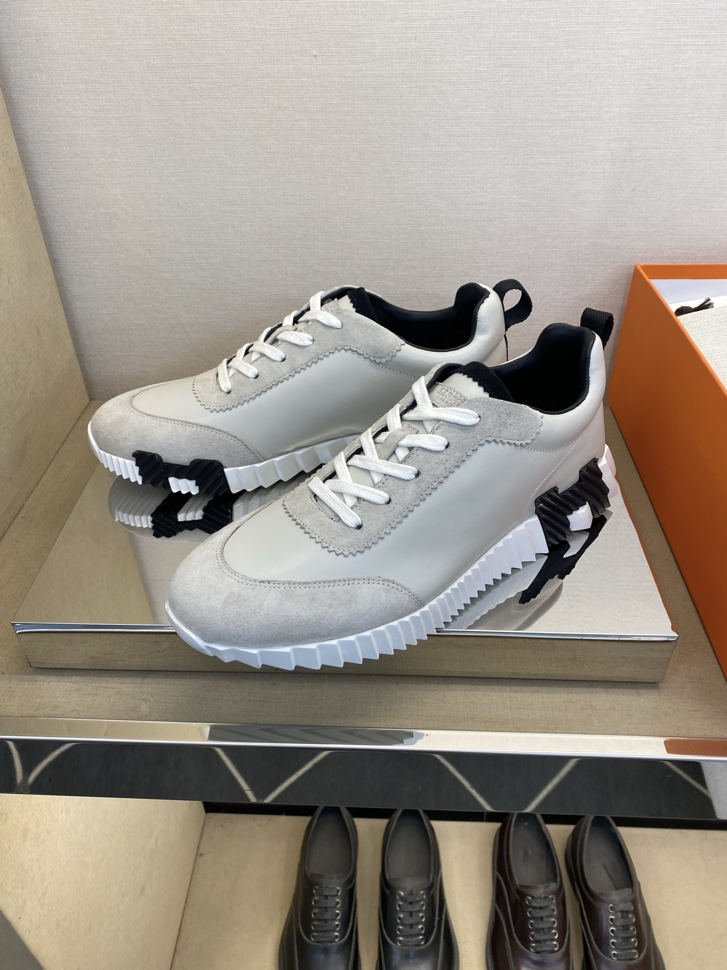 에르메스(Hermes) 클래식 테크니컬 나일론 & 스웨이드 스니커즈 신발