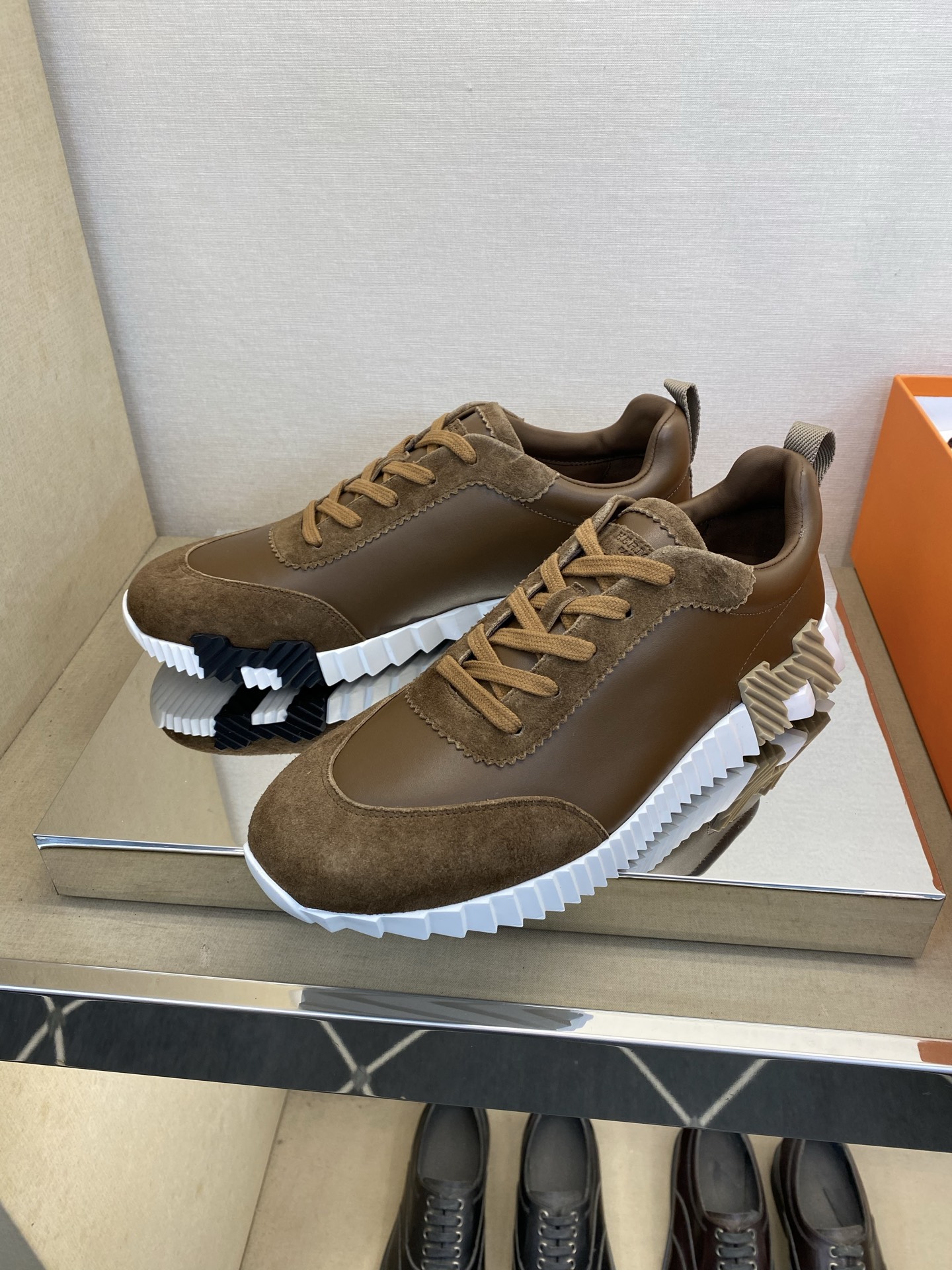 에르메스(Hermes) 클래식 테크니컬 나일론 & 스웨이드 스니커즈 신발