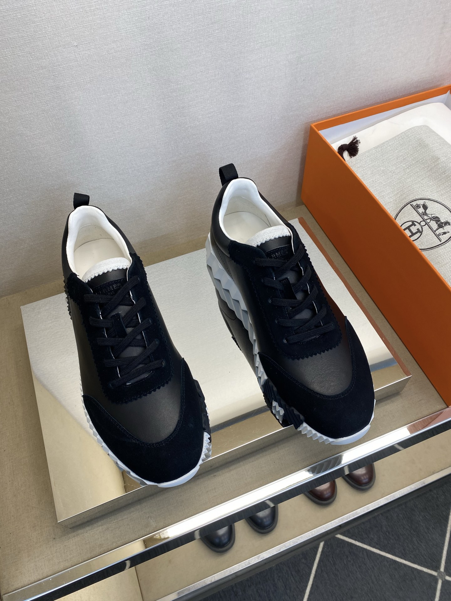 에르메스(Hermes) 클래식 테크니컬 나일론 & 스웨이드 스니커즈 신발