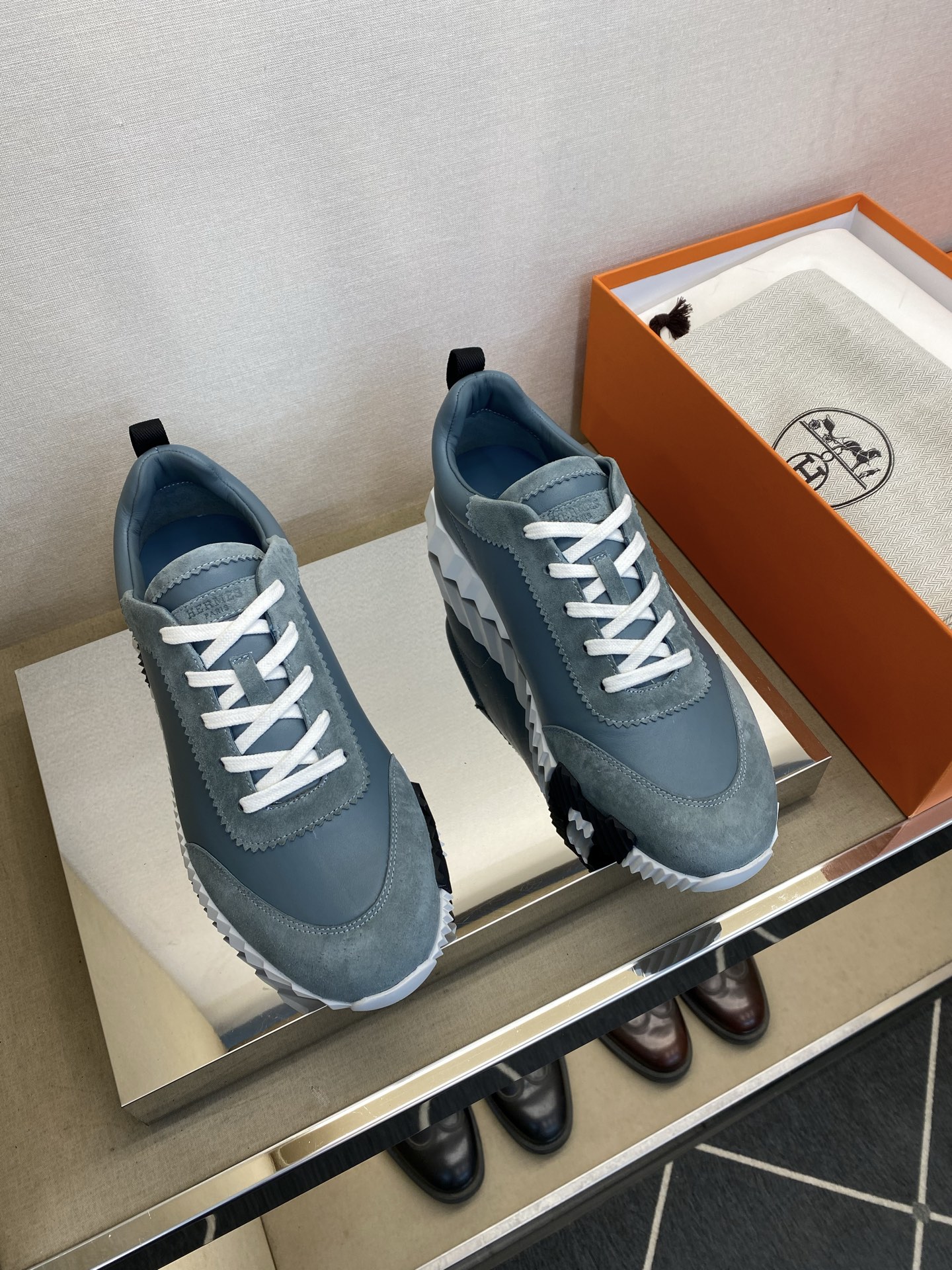 에르메스(Hermes) 클래식 테크니컬 나일론 & 스웨이드 스니커즈 신발