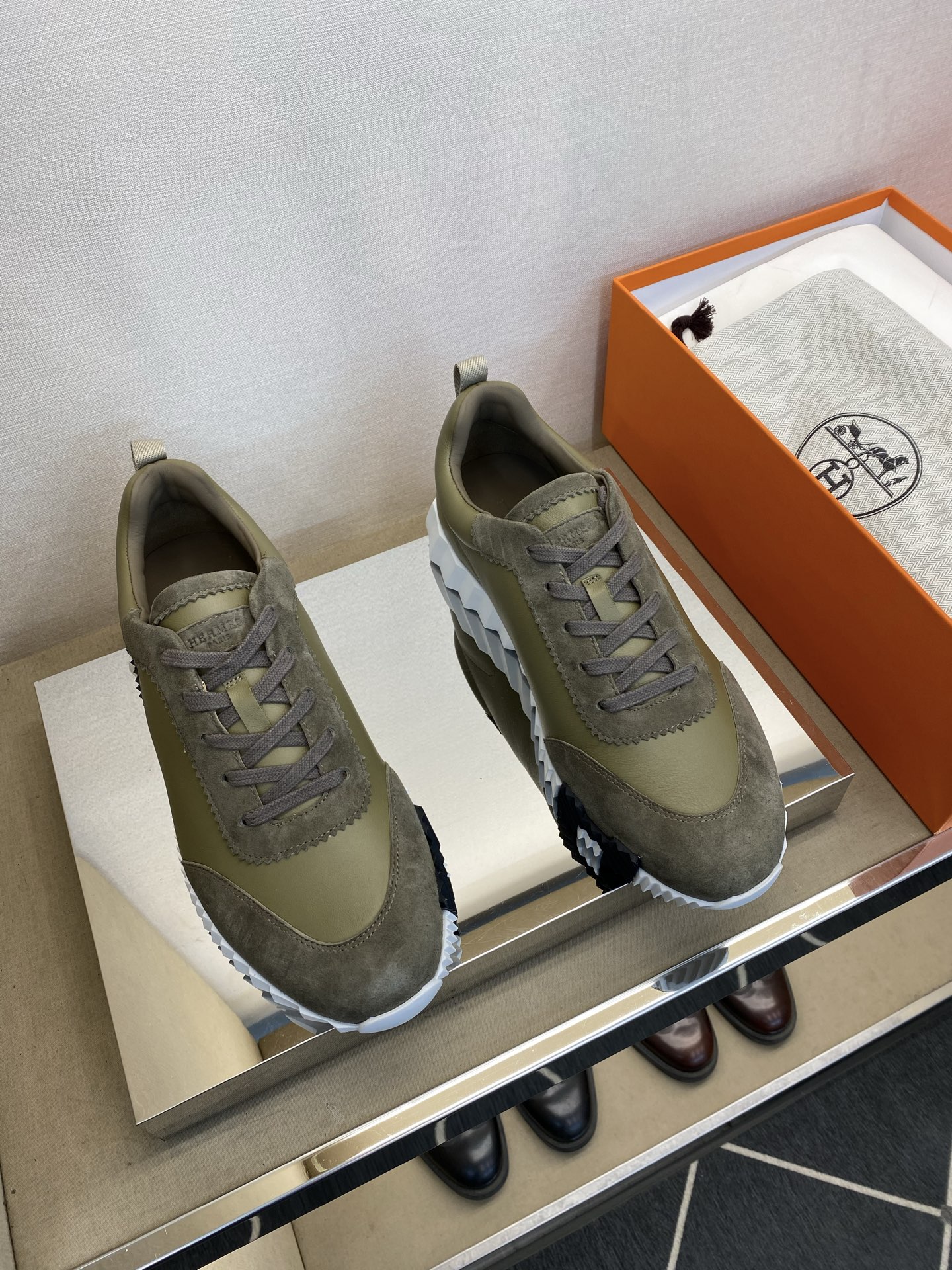 에르메스(Hermes) 클래식 테크니컬 나일론 & 스웨이드 스니커즈 신발