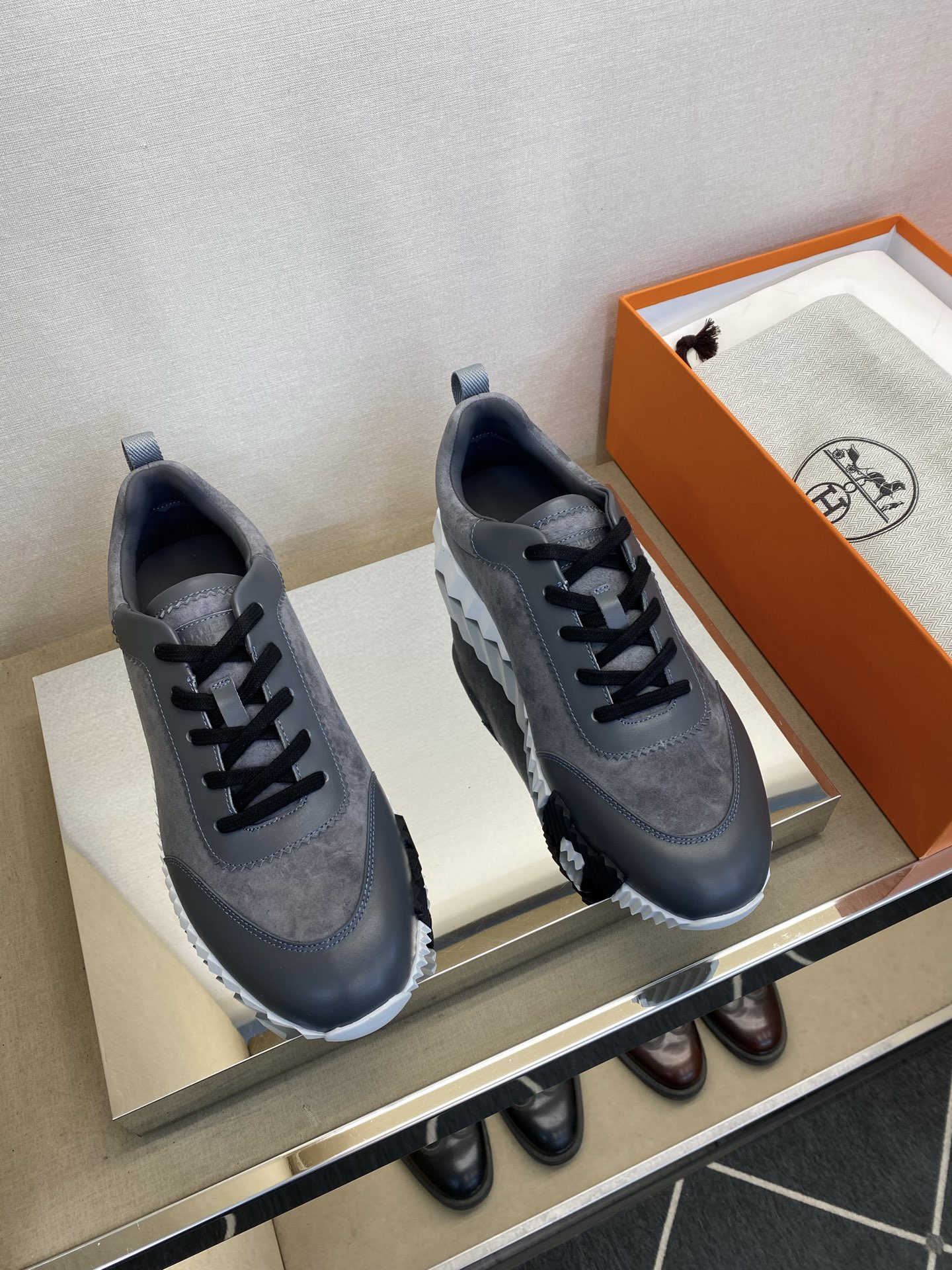 에르메스(Hermes) 클래식 테크니컬 나일론 & 스웨이드 스니커즈 신발