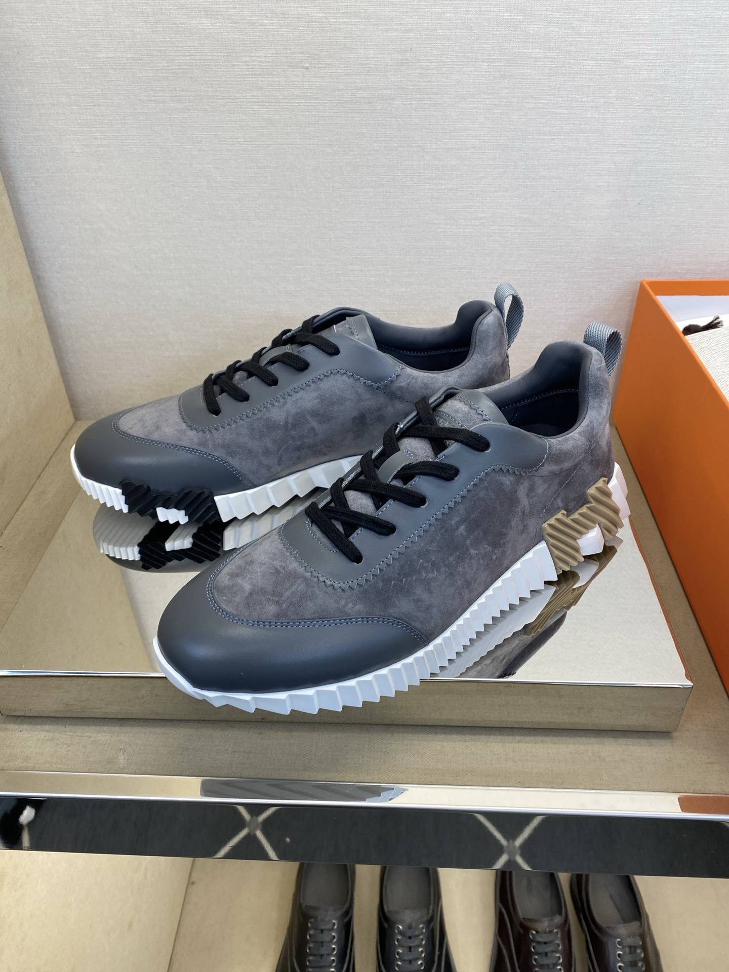 에르메스(Hermes) 클래식 테크니컬 나일론 & 스웨이드 스니커즈 신발