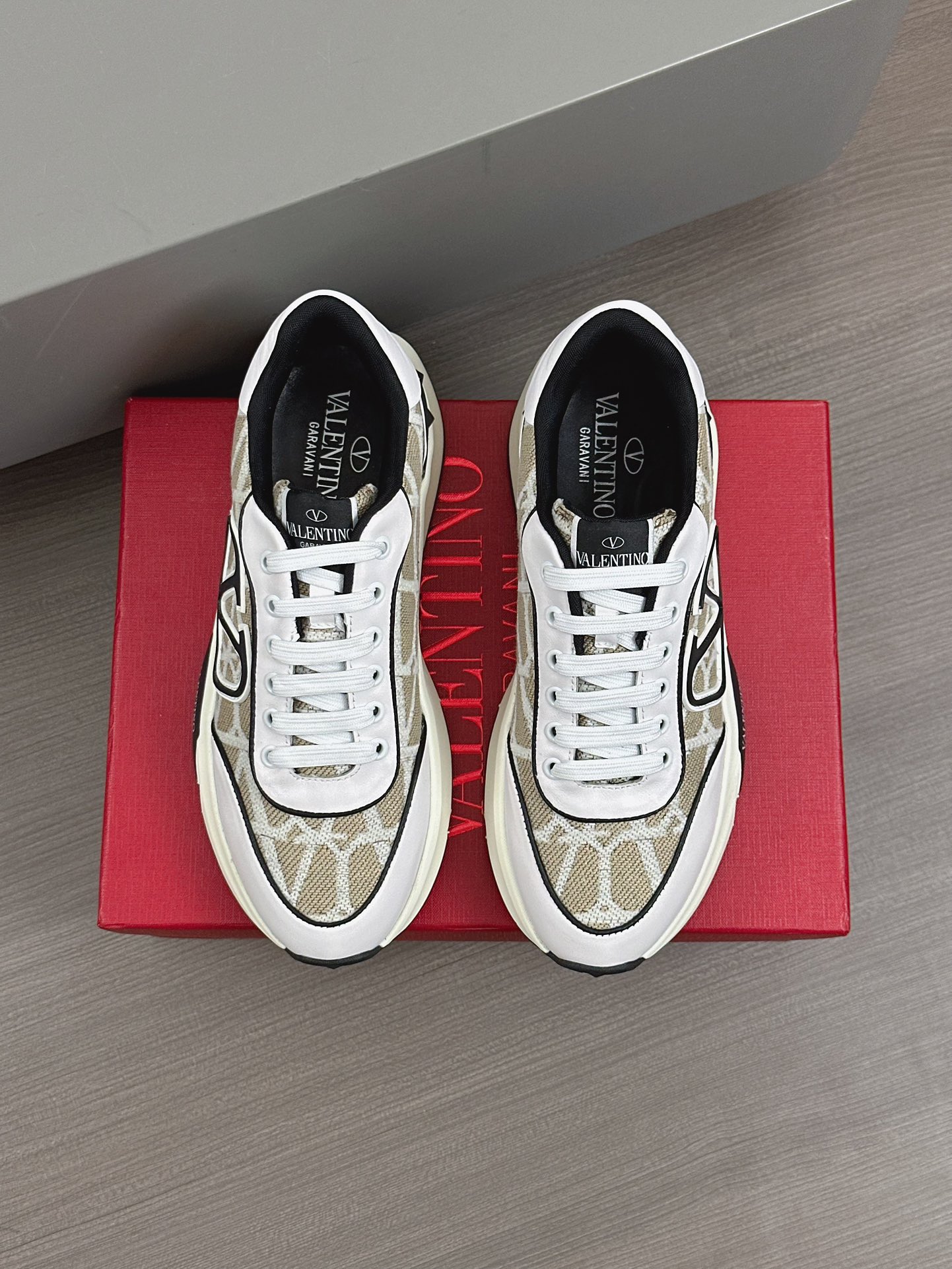 발렌티노(Valentino) 나파 레더 & 테크니컬 메쉬 스니커즈 신발