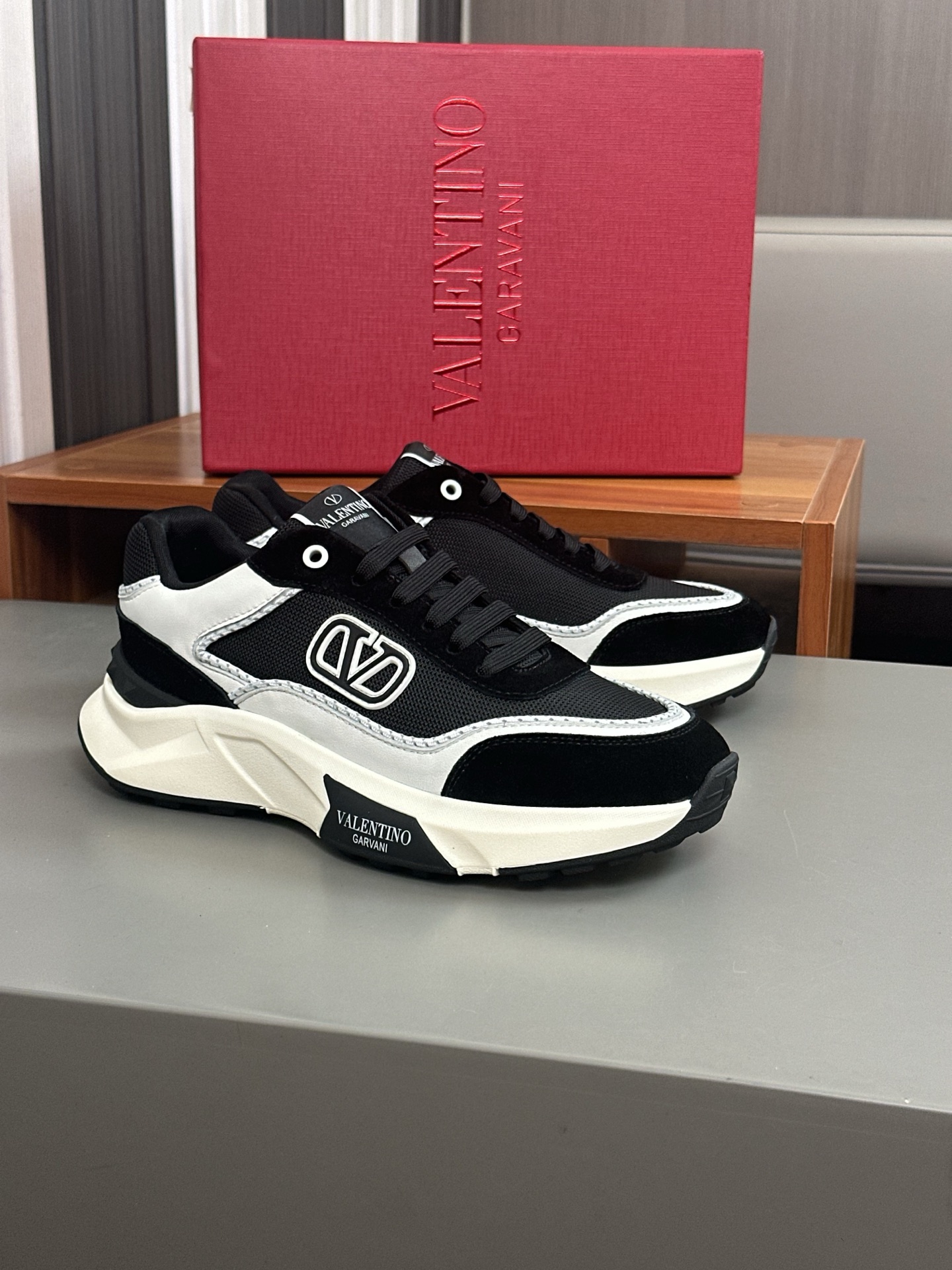 발렌티노(Valentino) 나파 레더 & 테크니컬 메쉬 스니커즈 신발