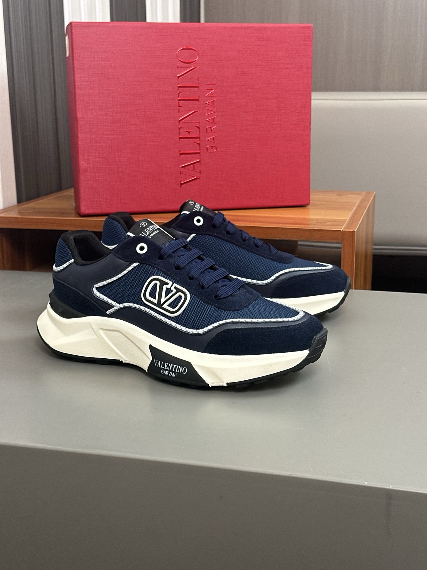 발렌티노(Valentino) 나파 레더 & 테크니컬 메쉬 스니커즈 신발