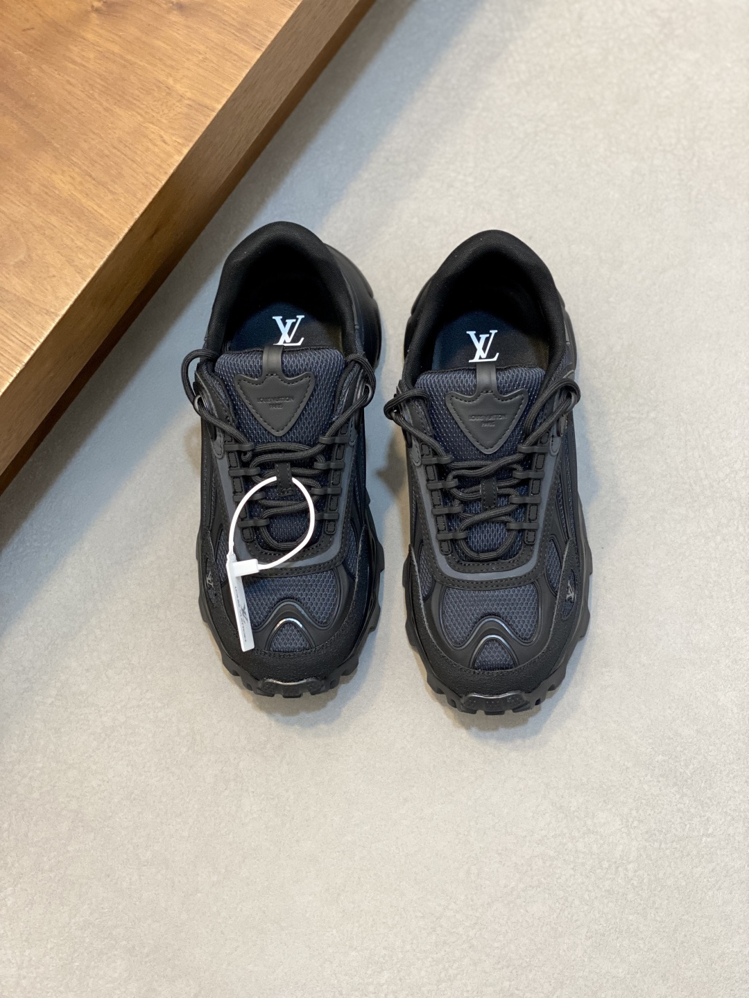 루이비통(LV) 나파 레더 & 테크니컬 메쉬 믹스 스니커즈 신발
