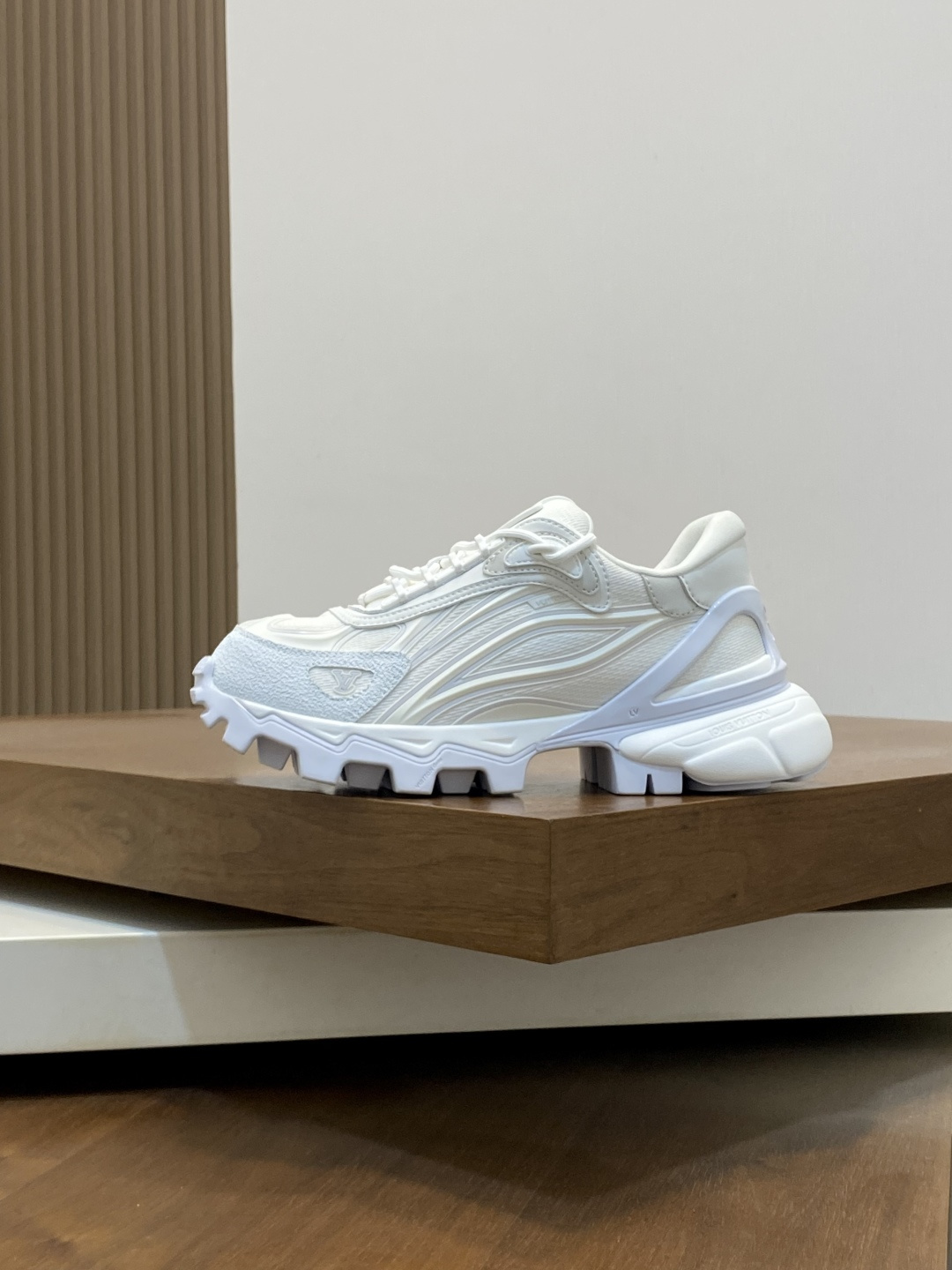 루이비통(LV) 나파 레더 & 테크니컬 메쉬 믹스 스니커즈 신발