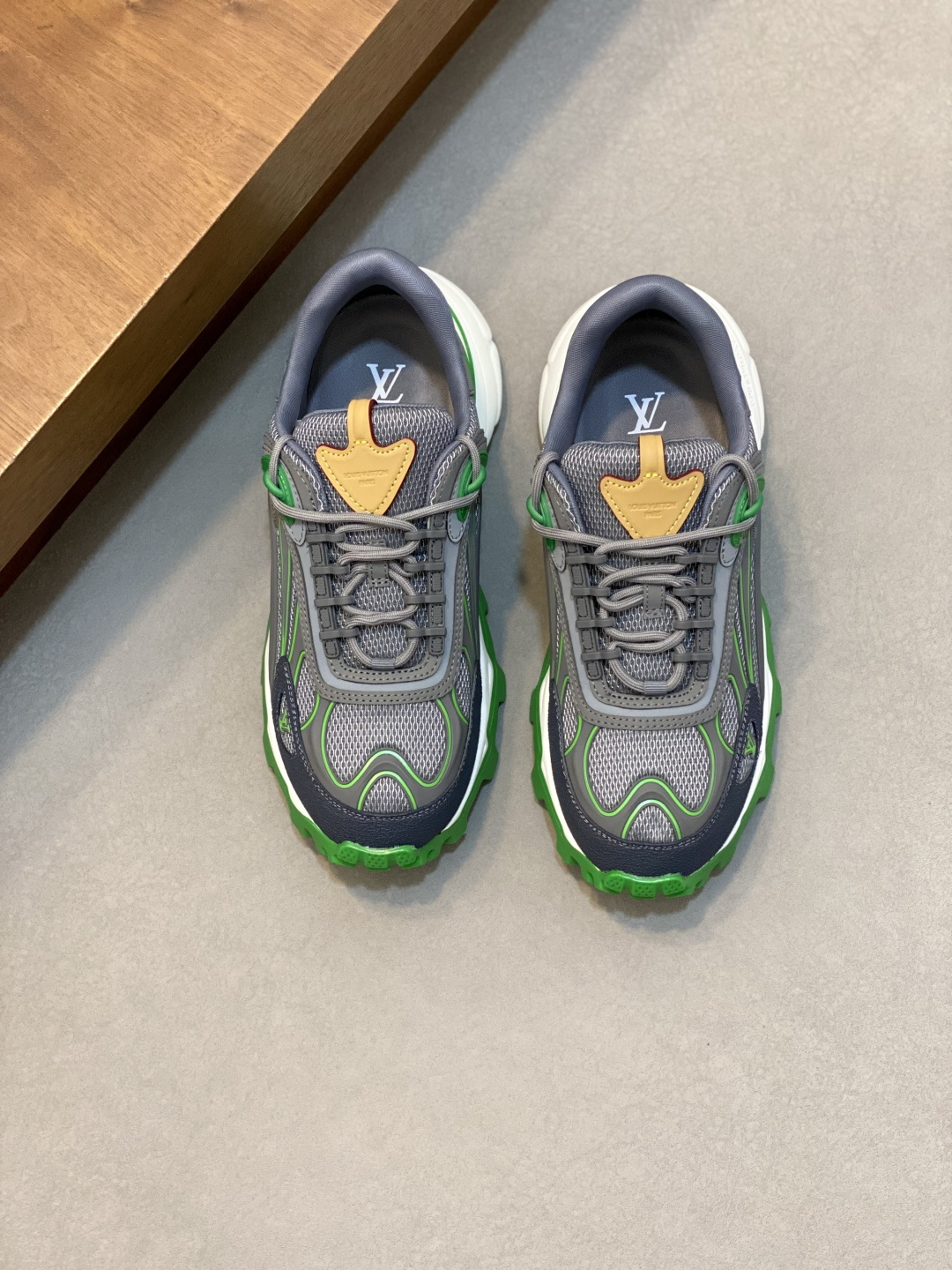 루이비통(LV) 나파 레더 & 테크니컬 메쉬 믹스 스니커즈 신발