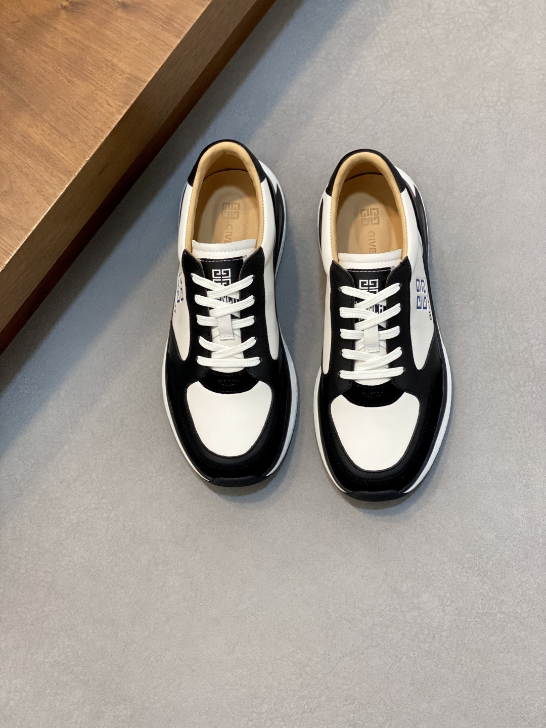 지방시(Givenchy) 이탈리안 카프스킨 프리미엄 스니커즈 신발