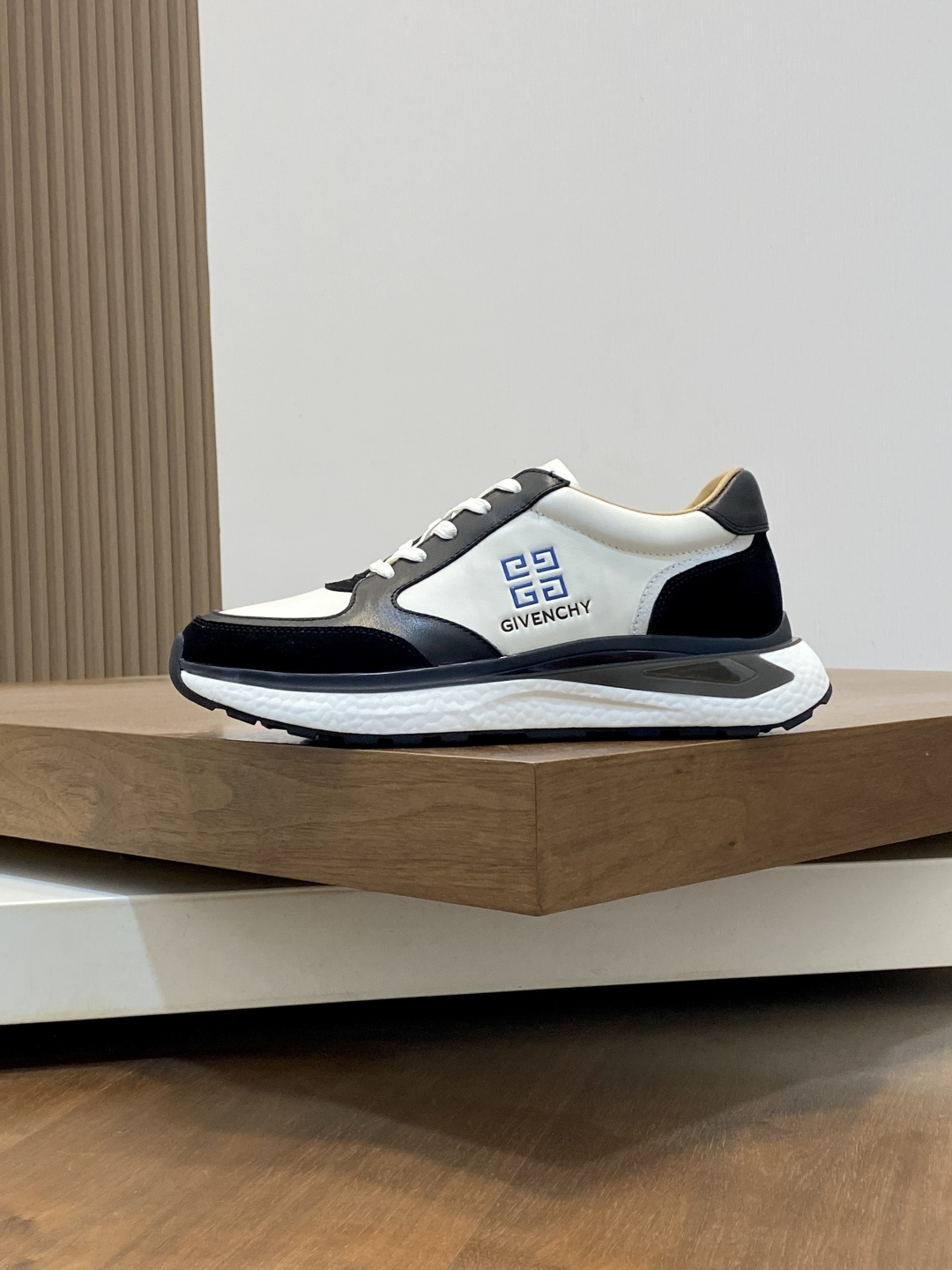 지방시(Givenchy) 이탈리안 카프스킨 프리미엄 스니커즈 신발