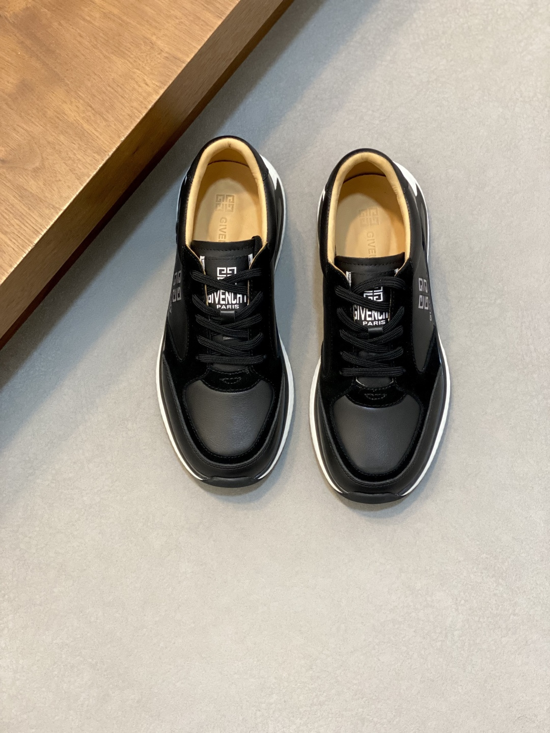 지방시(Givenchy) 이탈리안 카프스킨 프리미엄 스니커즈 신발