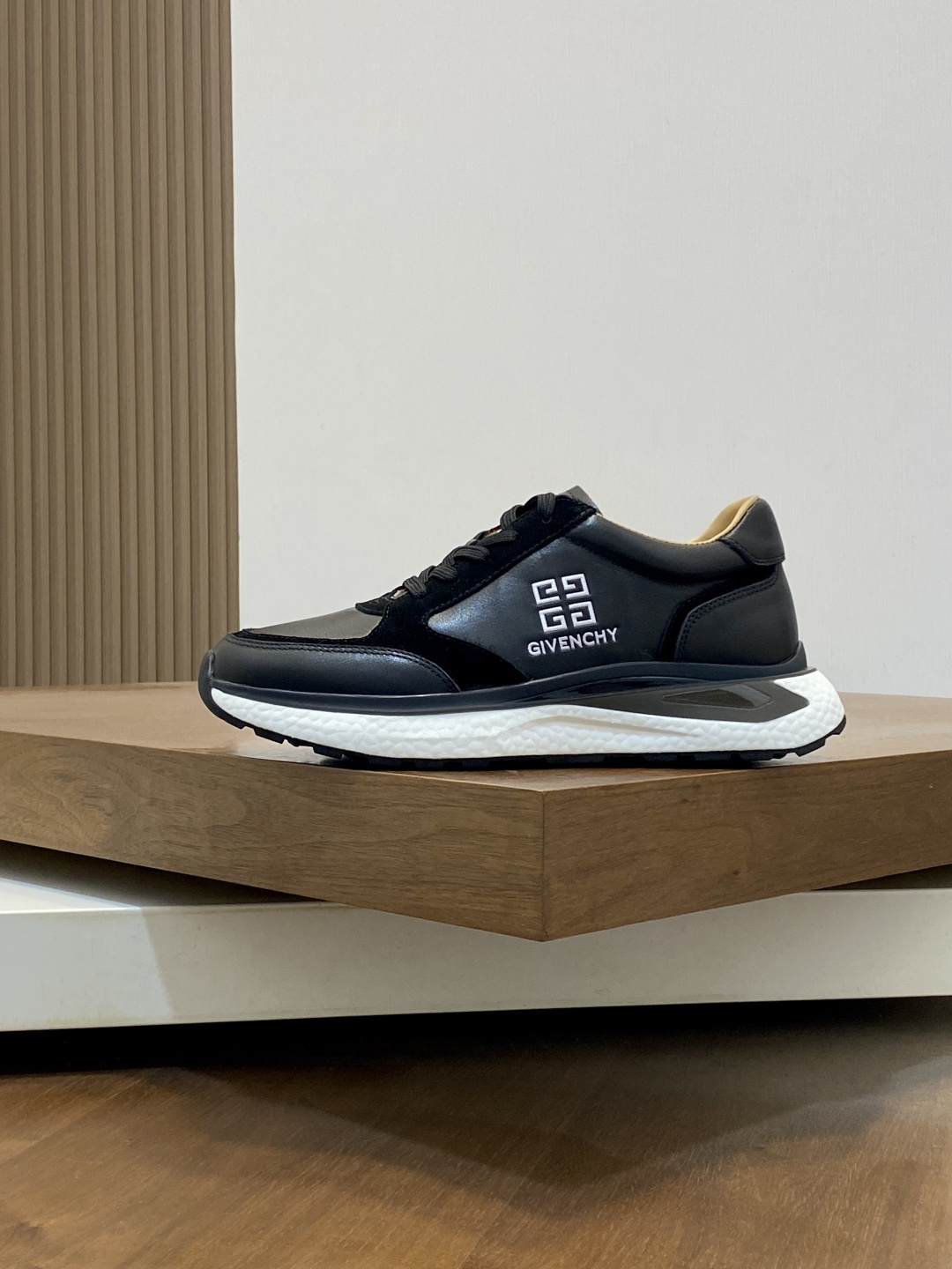지방시(Givenchy) 이탈리안 카프스킨 프리미엄 스니커즈 신발