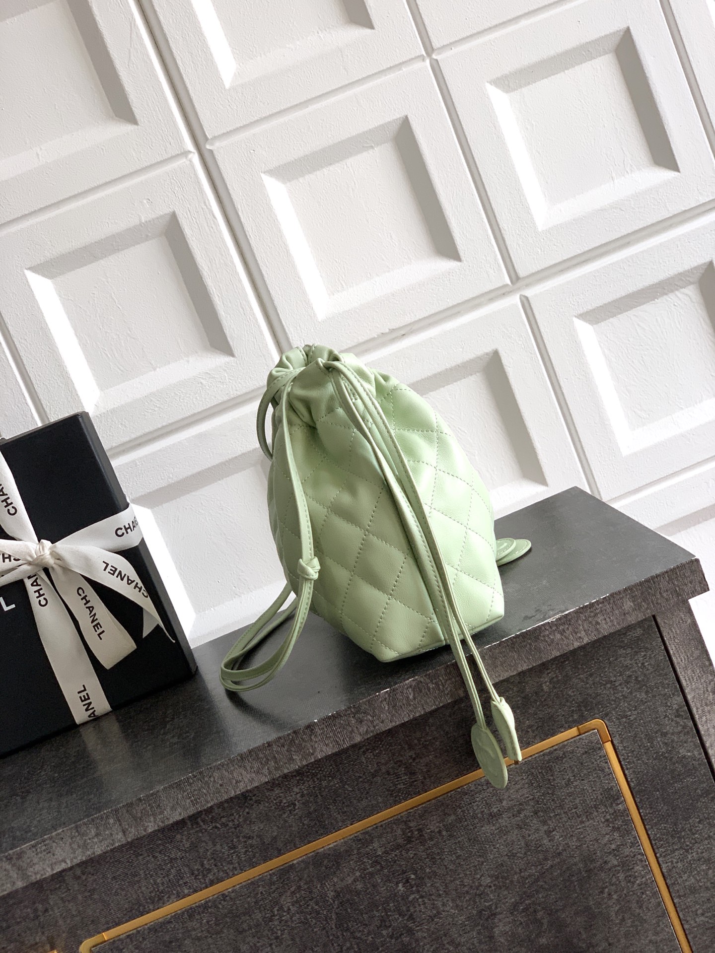 샤넬(Chanel) 클래식 퀼팅 레더 럭키백(드로스트링) 버킷백 가방