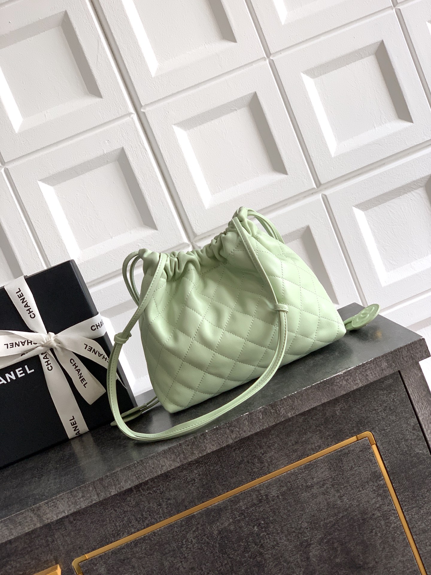 샤넬(Chanel) 클래식 퀼팅 레더 럭키백(드로스트링) 버킷백 가방