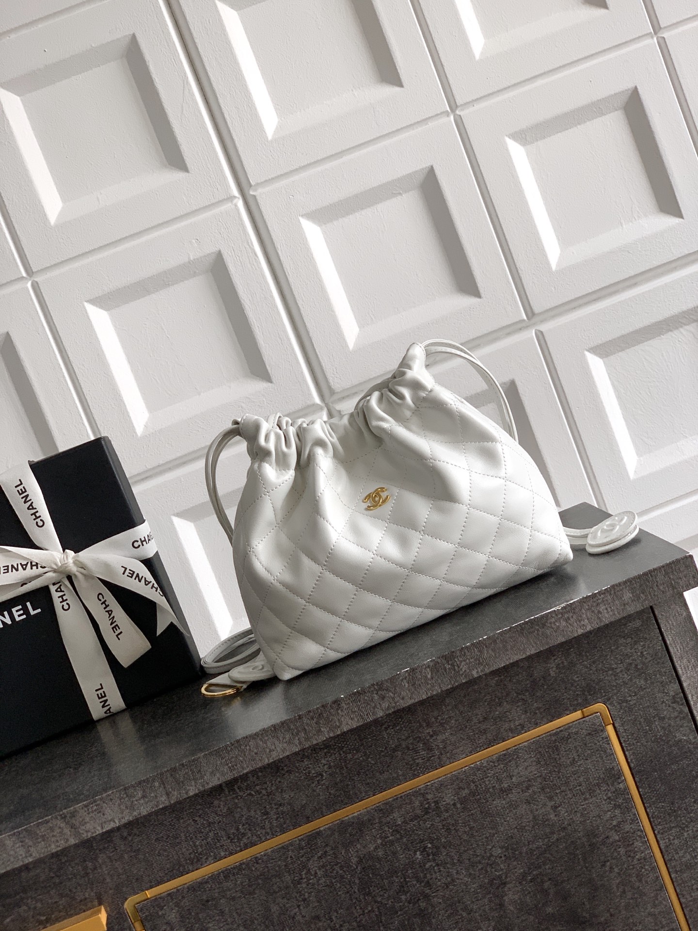 샤넬(Chanel) 클래식 퀼팅 레더 럭키백(드로스트링) 버킷백 가방