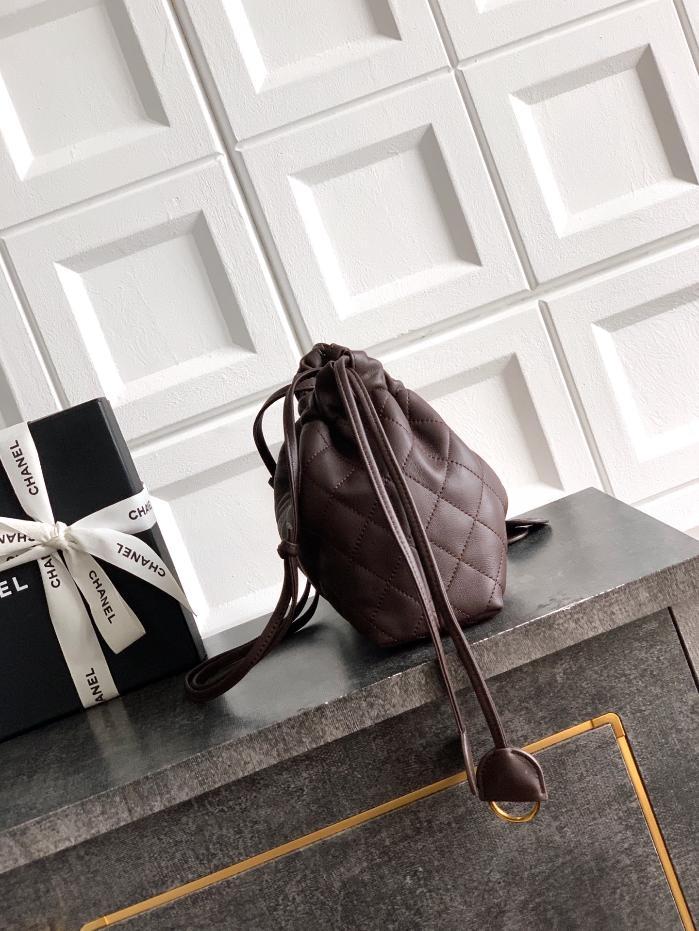 샤넬(Chanel) 클래식 퀼팅 레더 럭키백(드로스트링) 버킷백 가방