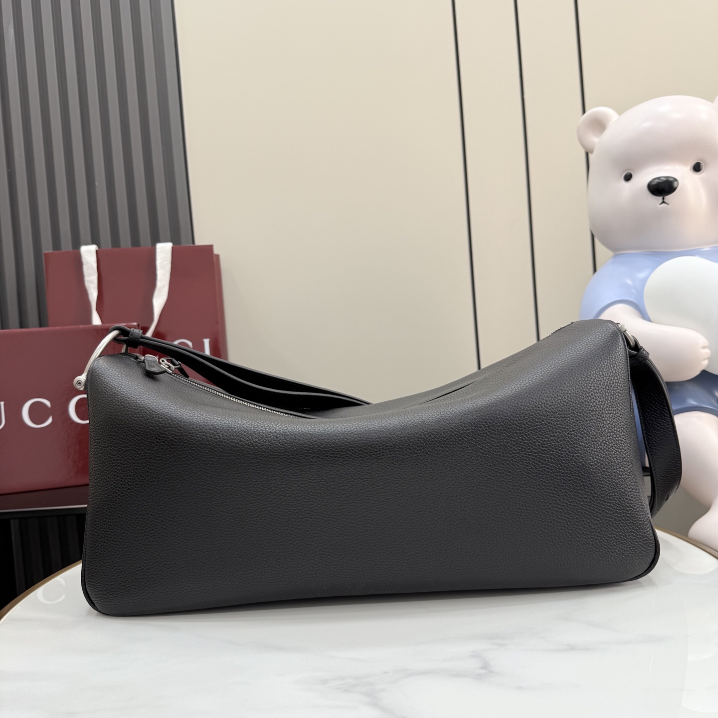 구찌(Gucci) 하프 홀스빗(Half Horsebit) 블랙 그레인 레더 크로스백 가방