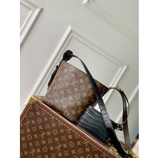 루이비통(Louis Vuitton) LV 루나 뉴 이어 올 인(All In) BB - 블랙 가방