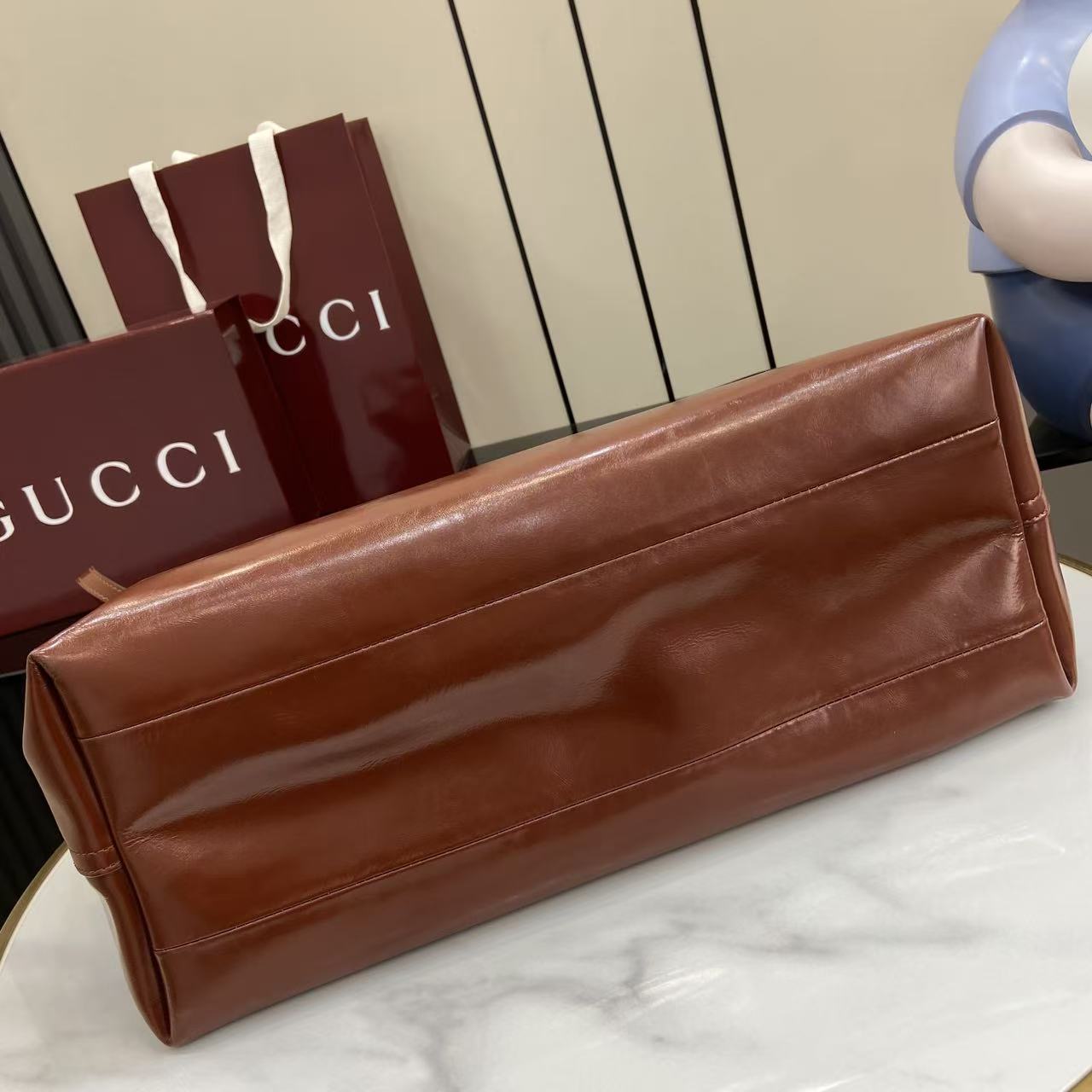 구찌(Gucci) 질리오(Giglio) 유광 레더 토트백 가방 맥시