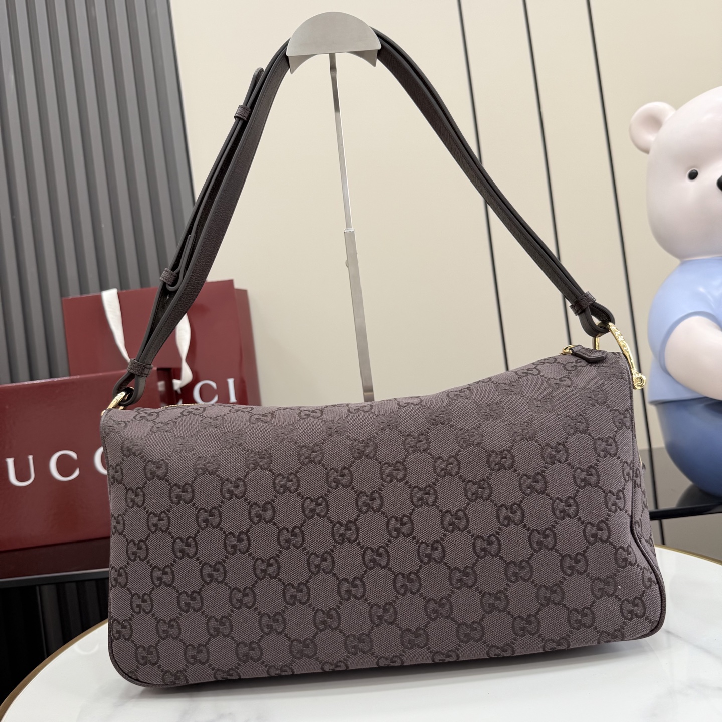 구찌(Gucci) 하프 홀스빗(Half Horsebit) GG 숄더백 가방 라지