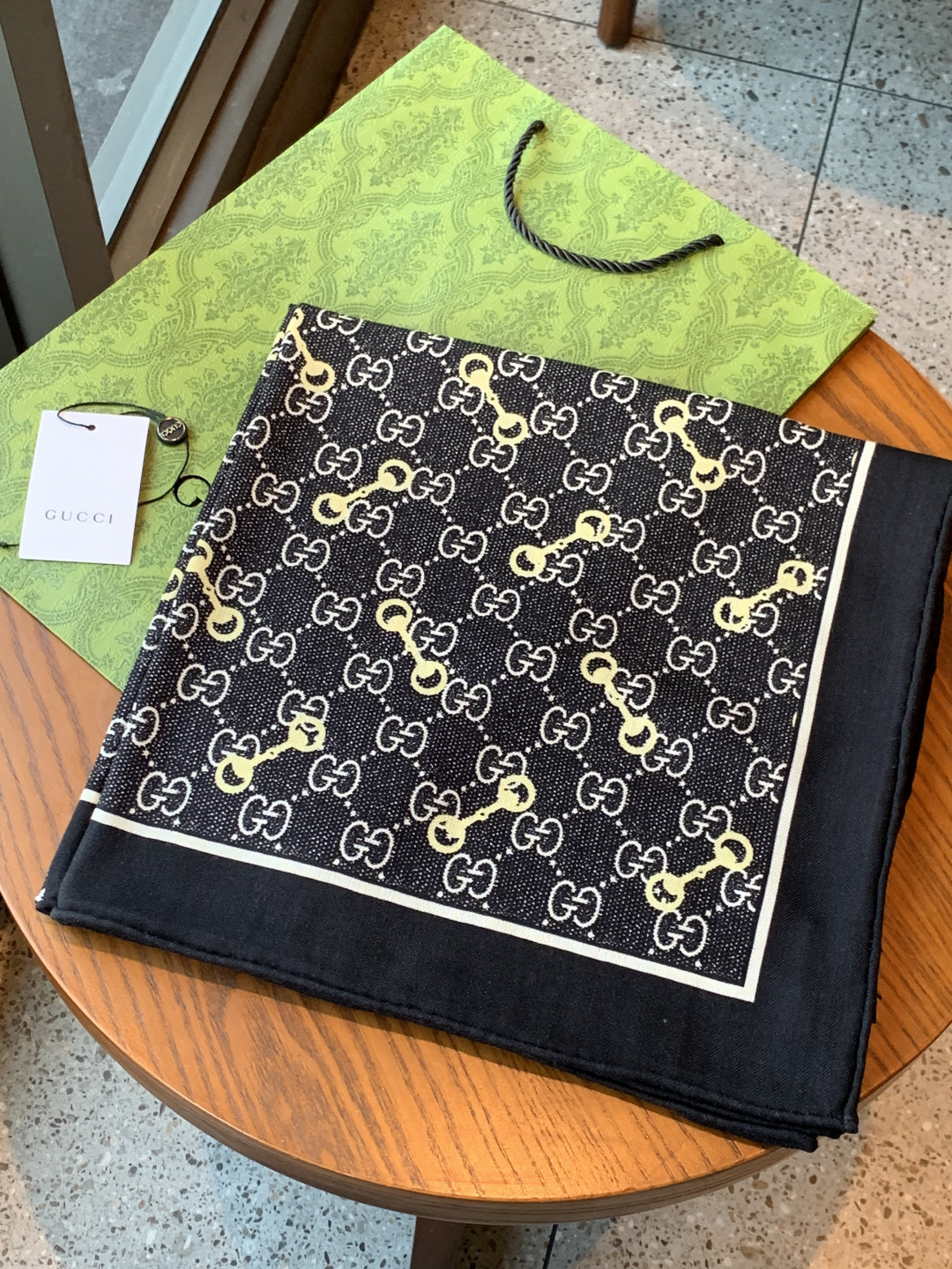 구찌(GUCCI) GG 더블 페이스 실크 캐시미어 숄 목도리 스카프